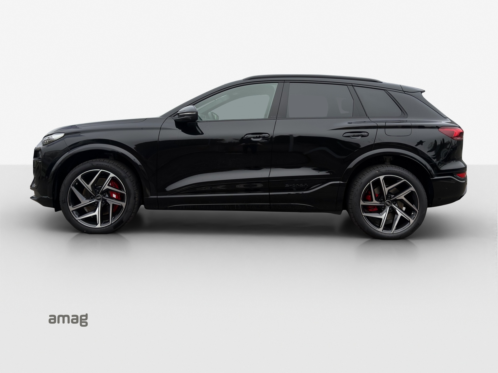 AUDI SQ6 e-tron quattro-showroom-element-1