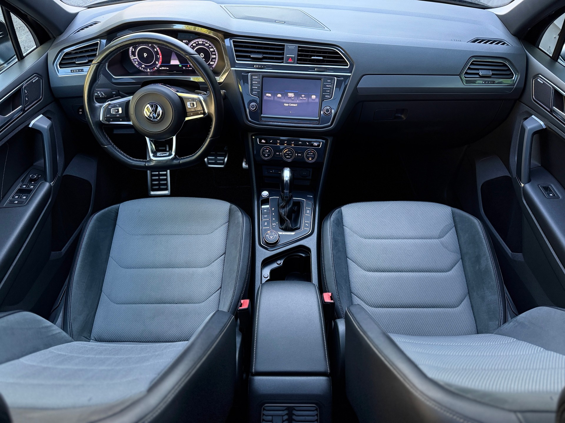 VW R-Line 2.0TSI-image-11