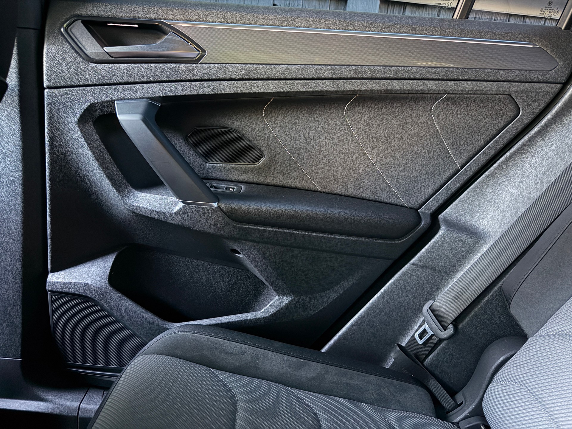 VW R-Line 2.0TSI-image-15