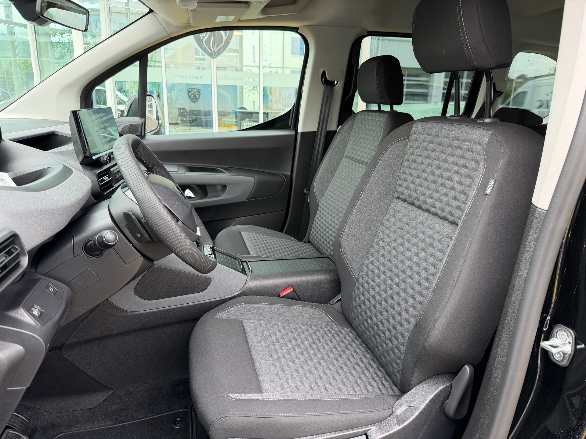 PEUGEOT Rifter 1.5 BlueHDi GT EAT8-image-9