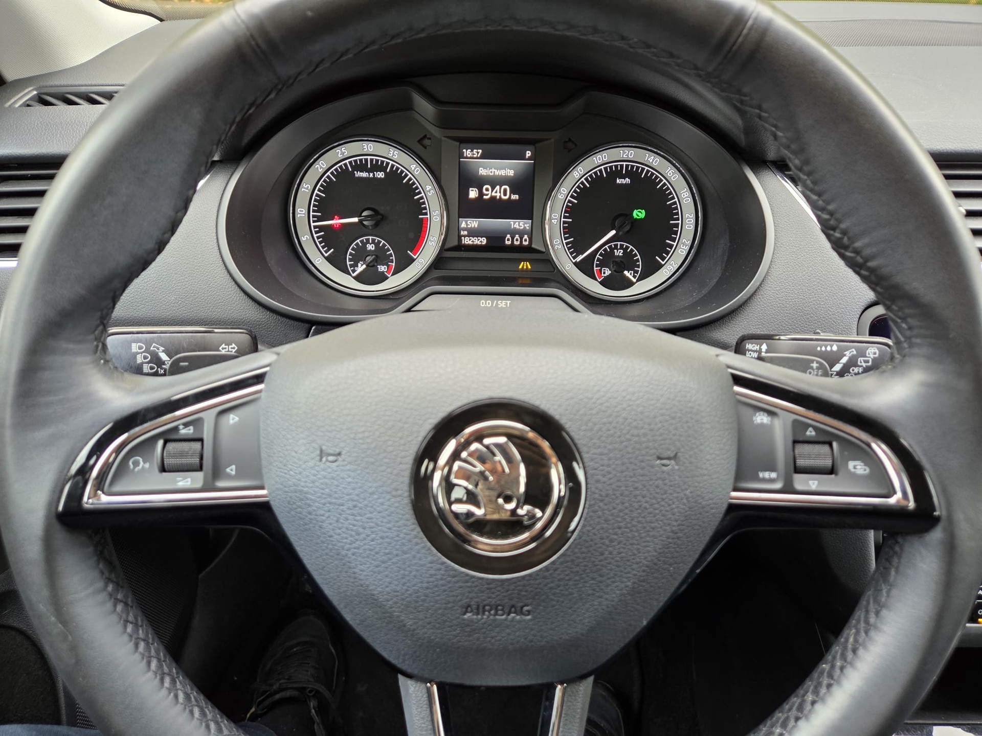 SKODA Octavia Combi 2.0 TDI Style 4x4 DSG ** Frish MFK ** Expertise du jour ** Full Options ** AHK ** Crochet d'attelage-image-8