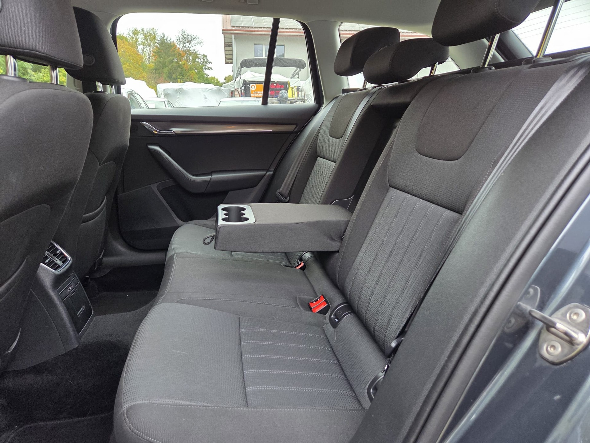 SKODA Octavia Combi 2.0 TDI Style 4x4 DSG ** Frish MFK ** Expertise du jour ** Full Options ** AHK ** Crochet d'attelage-image-7