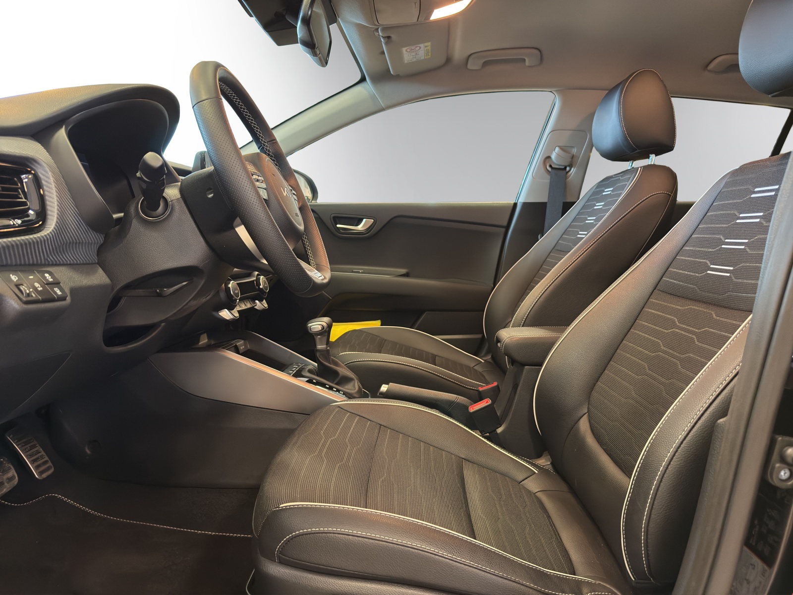 KIA Stonic 1.0 T-GDI MHEV GT-Line DCT-image-4