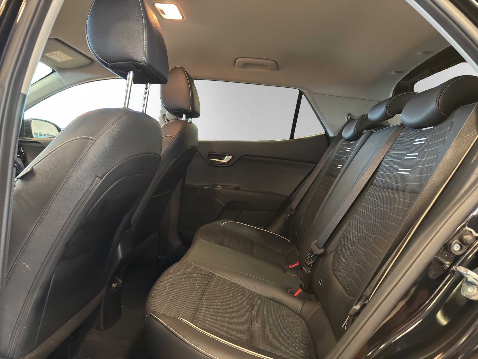 KIA Stonic 1.0 T-GDI MHEV GT-Line DCT-image-8