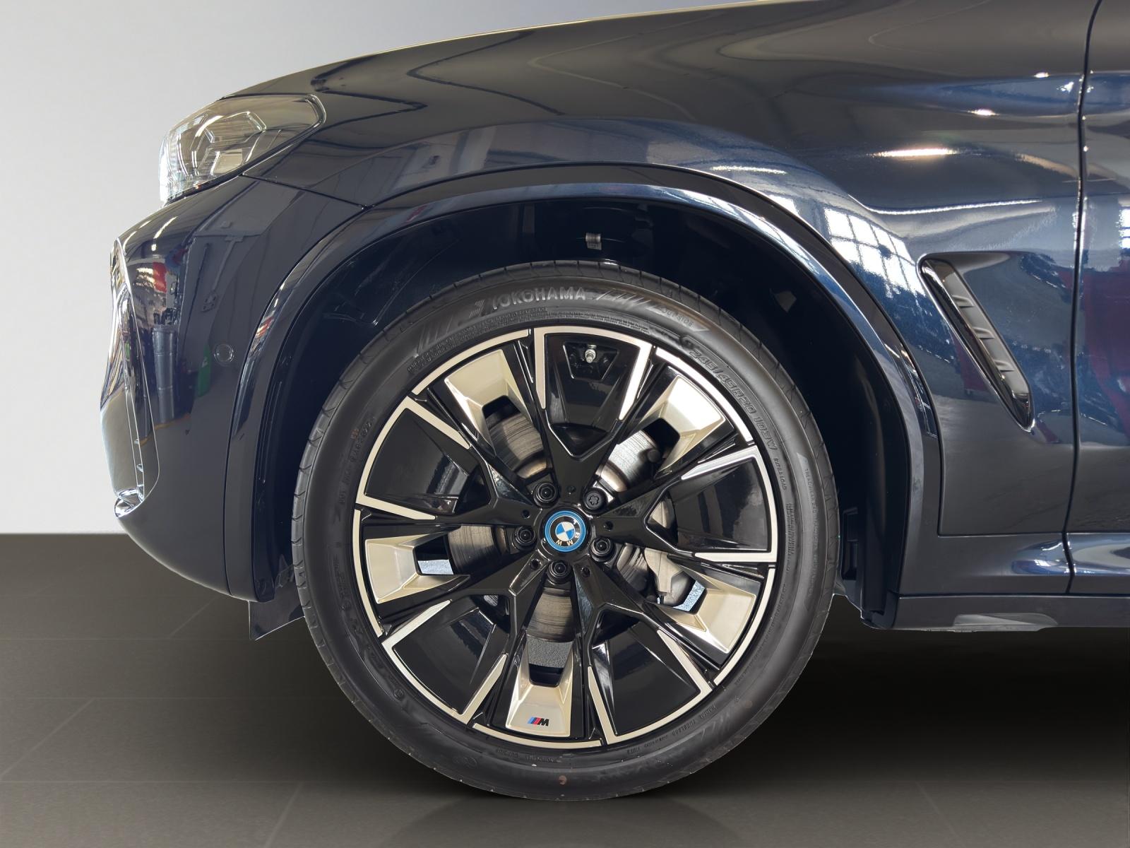 BMW iX3 E-Motor-showroom-element-3