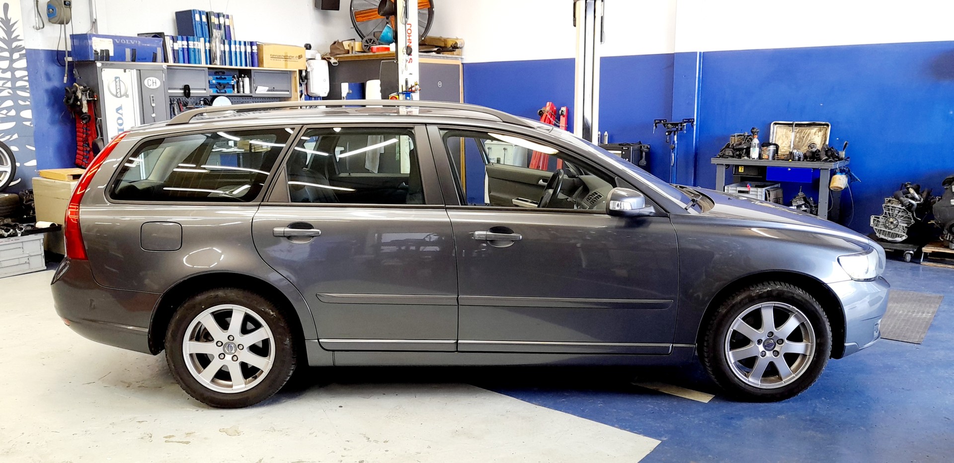 VOLVO V50 2.0D Kinetic-image-2