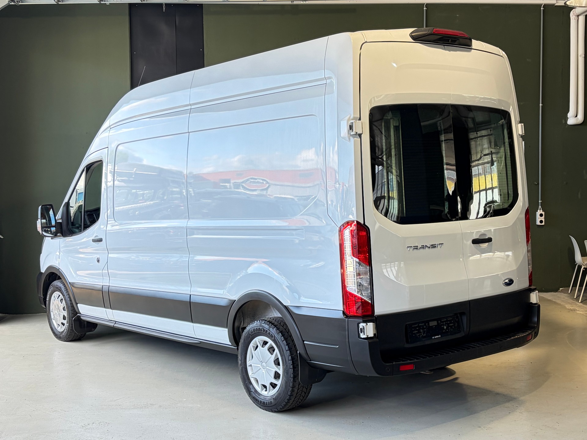 FORD Transit Van 350 L2 Trend 2.0 TDCi 130 FWD * CH-Fahrzeug*Ab MFK*-showroom-element-3