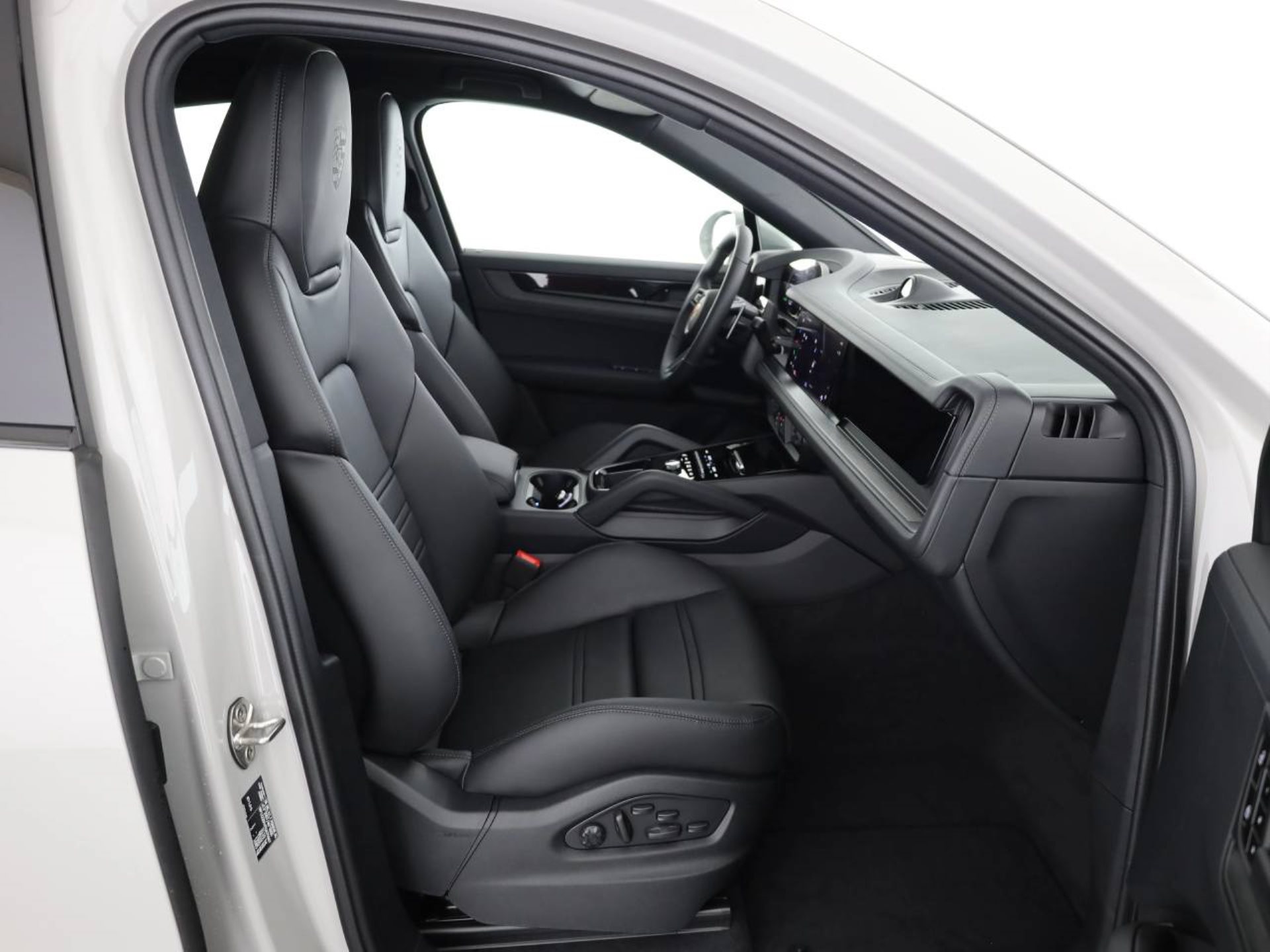 PORSCHE Cayenne E-Hybrid Coupé Black Edition-image-21