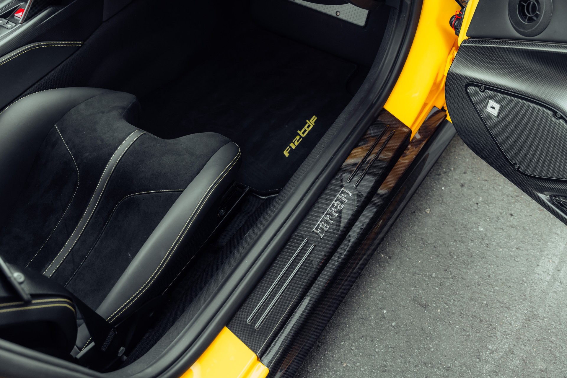 FERRARI F12 tdf-image-17