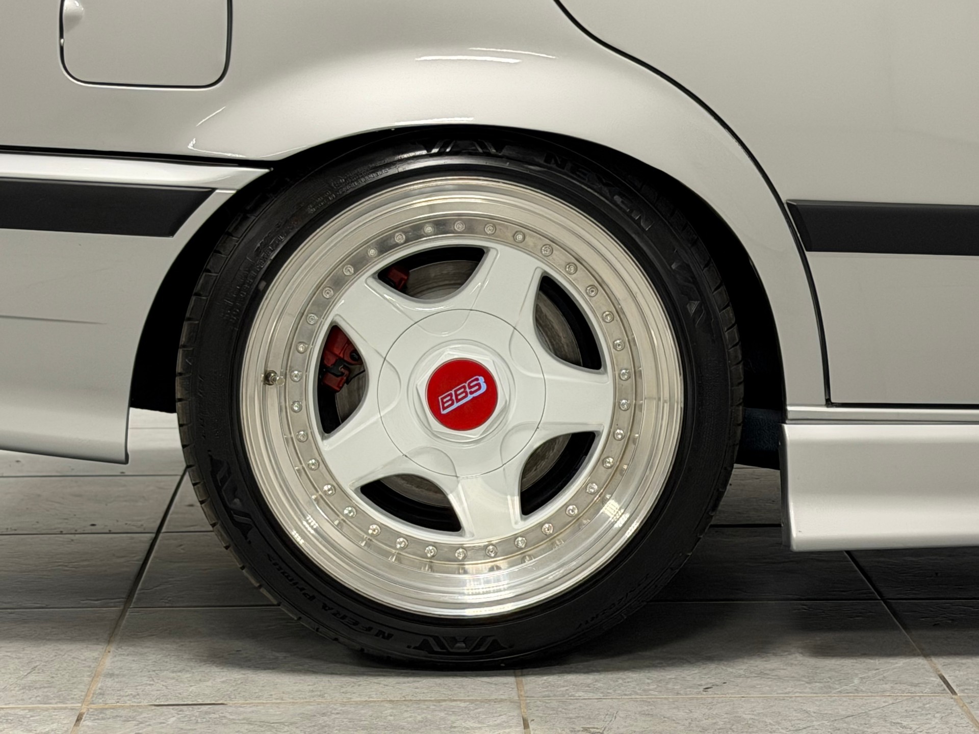 BMW 325i-image-18