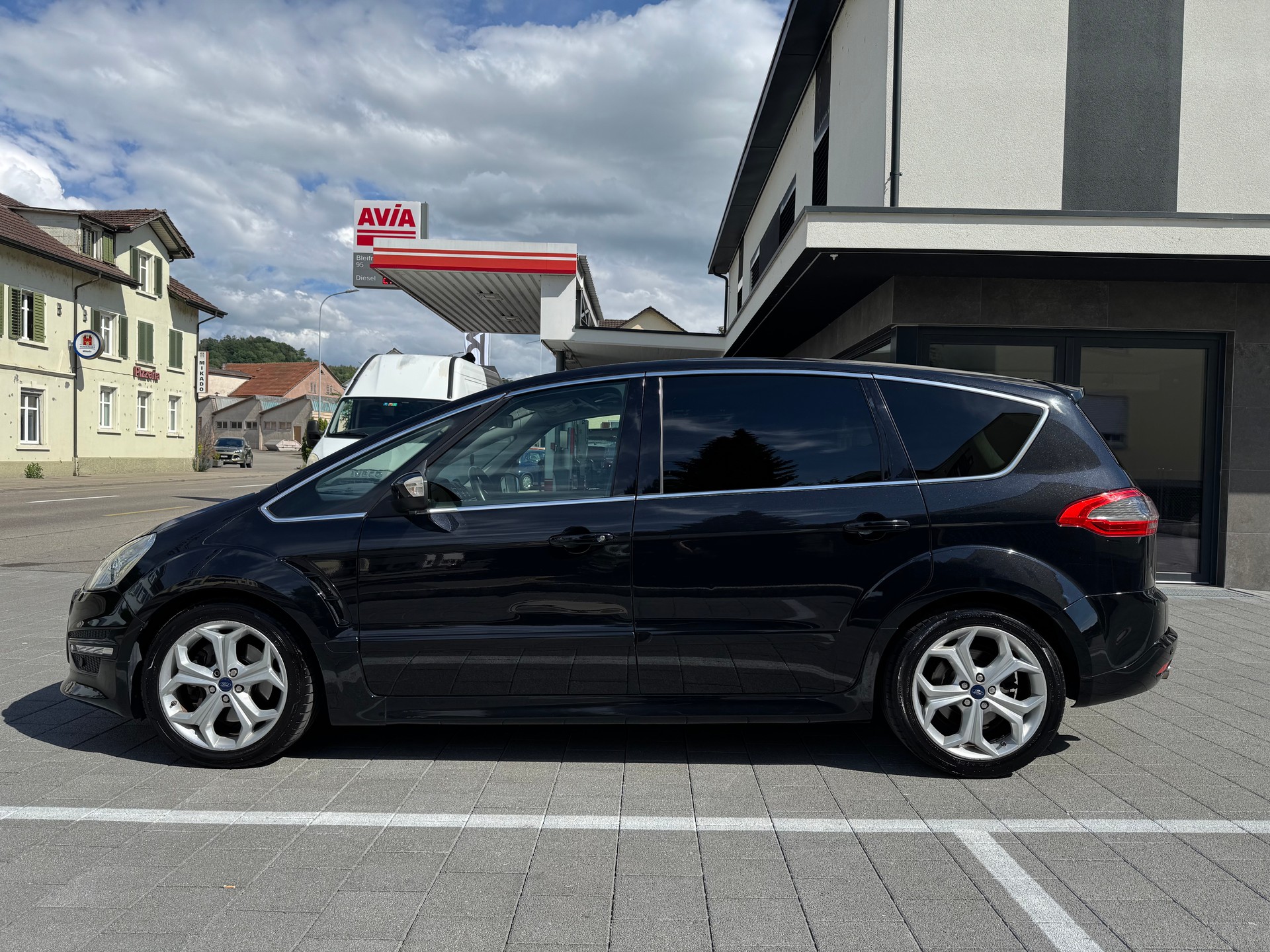 FORD S-Max 2.0 SCTi TitaniumS PowerShift-showroom-element-1