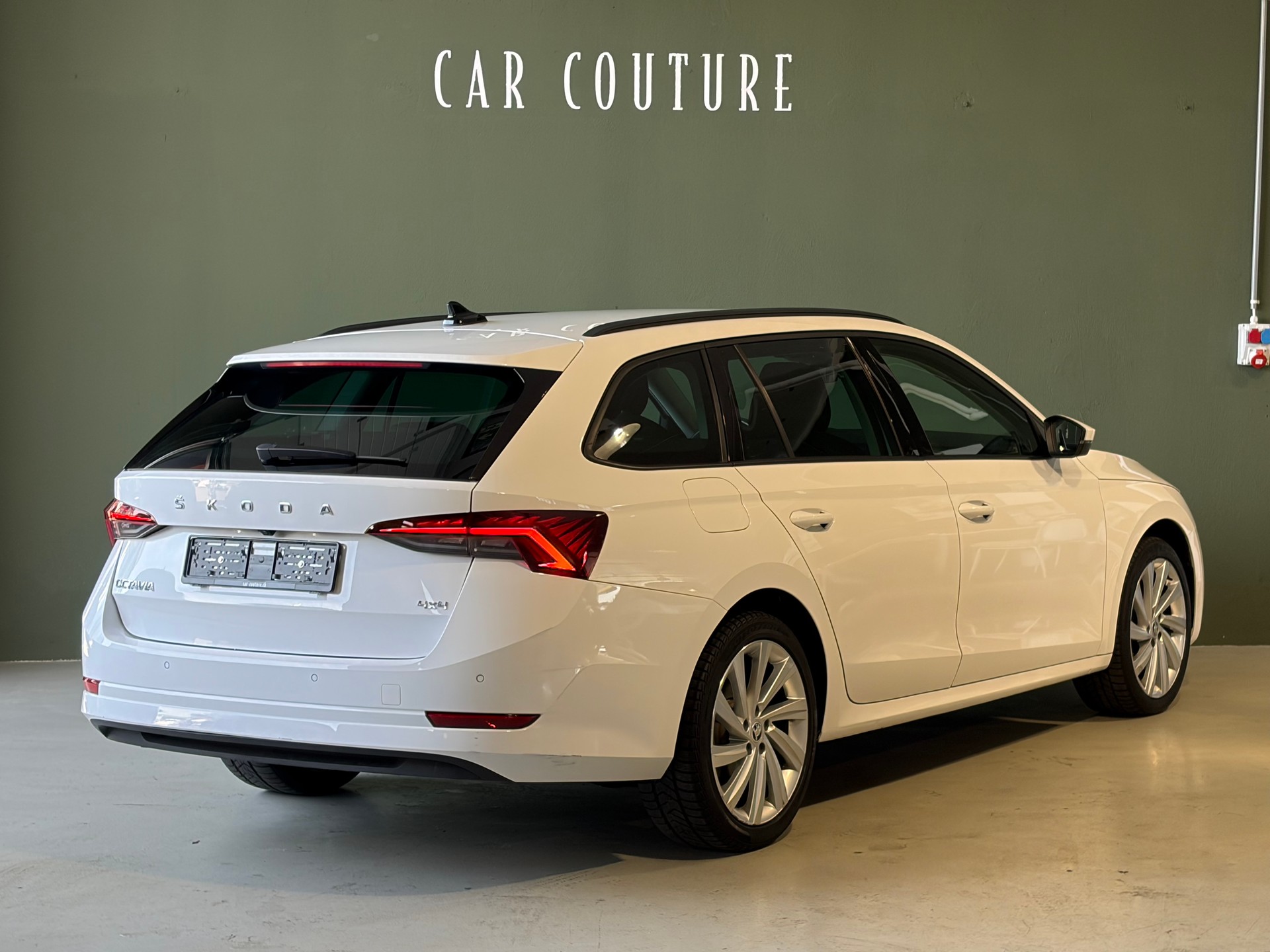 SKODA Octavia Combi 2.0 TDI DSG Style 4x4 *CH-Fahrzeug*-image-6