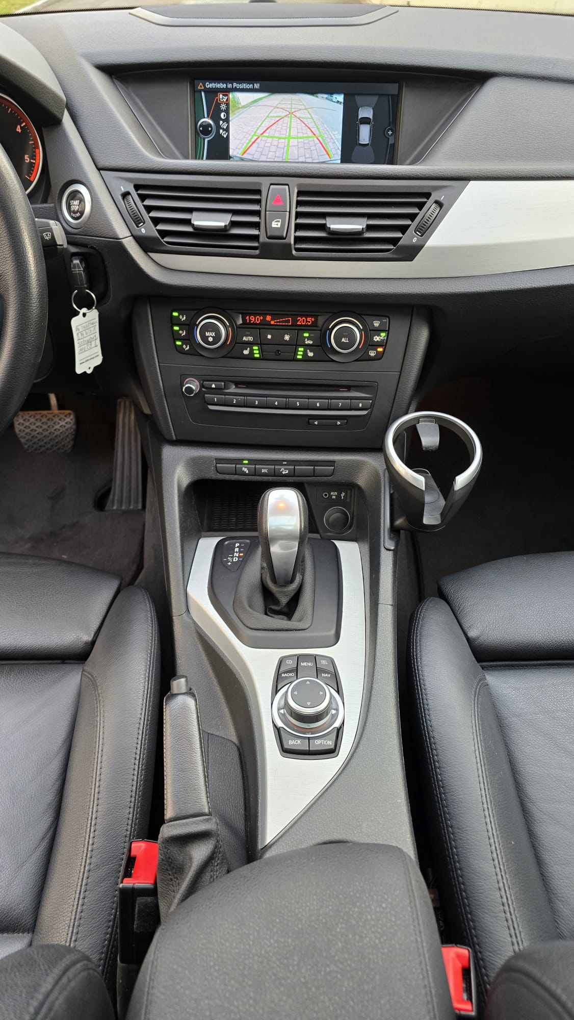 BMW X1 xDrive 20d Steptronic | Voll Ausstattung | ab MFK und Service | Harman Kardon Soundsys | Rückfahrt Kamera | Panorama Dach-image-12