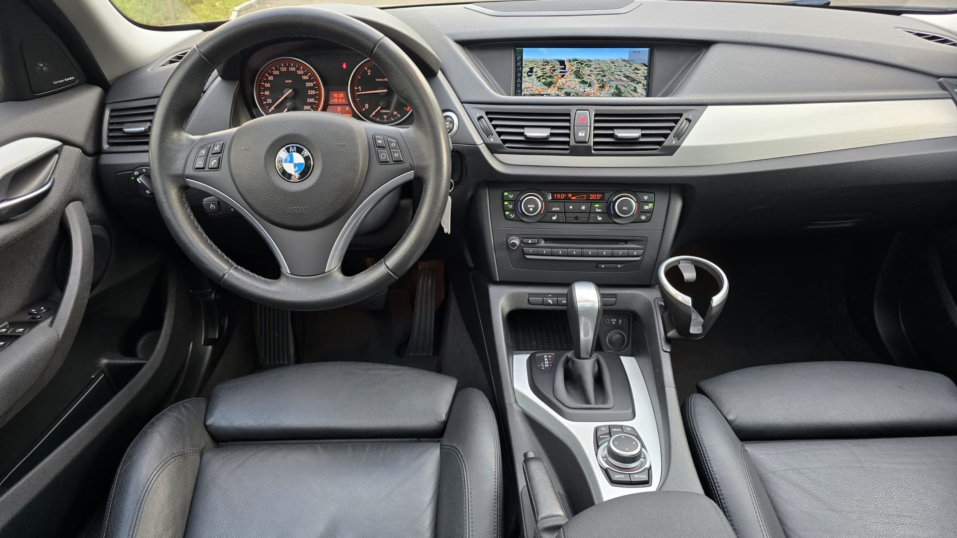 BMW X1 xDrive 20d Steptronic | Voll Ausstattung | ab MFK und Service | Harman Kardon Soundsys | Rückfahrt Kamera | Panorama Dach-image-11