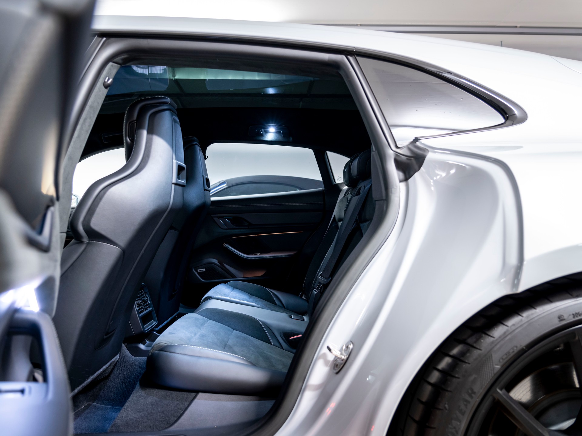 PORSCHE Taycan GTS Sport Turismo Performance Plus 93,4kWh-image-14