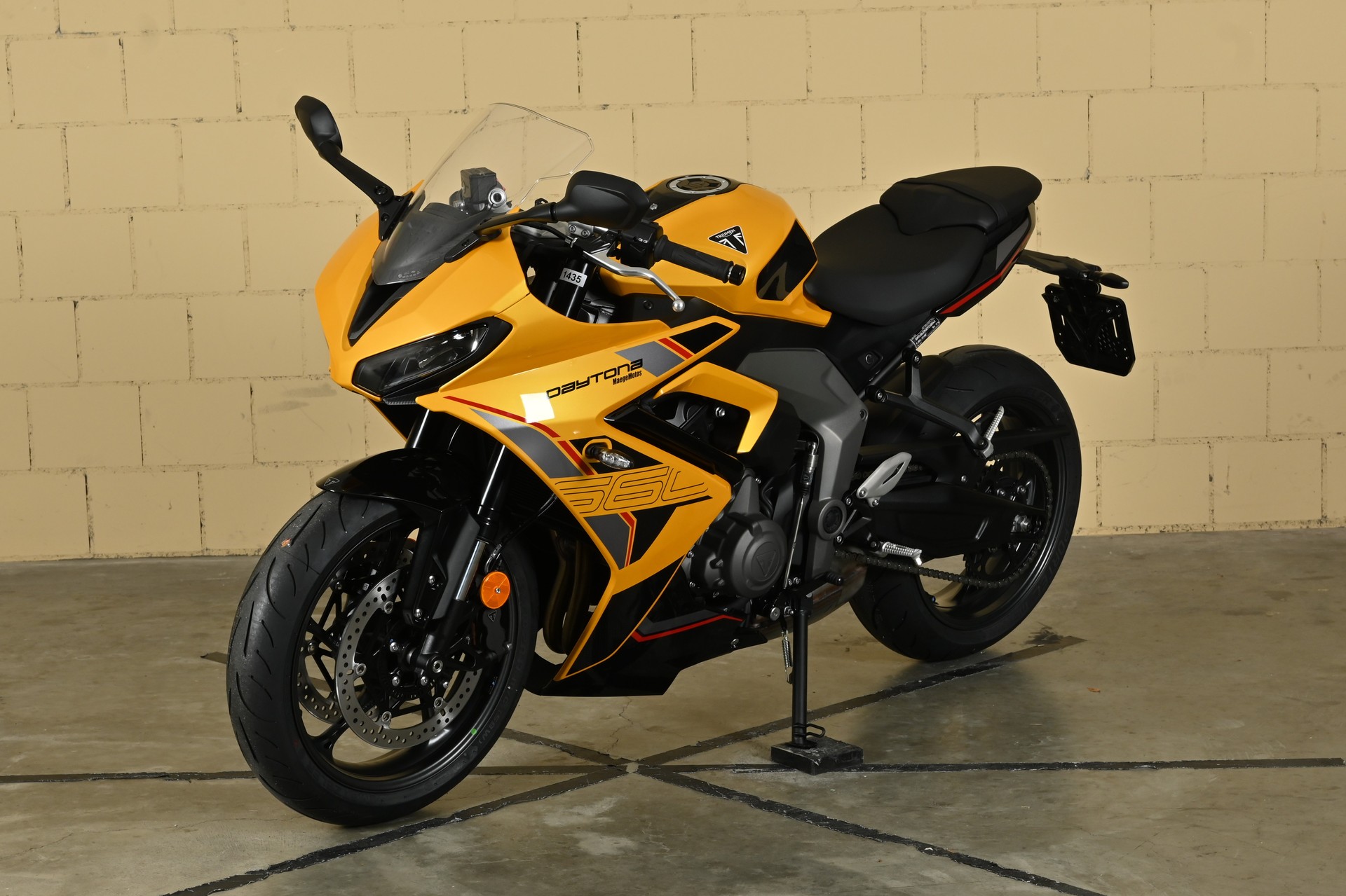 TRIUMPH Daytona 660-image-2