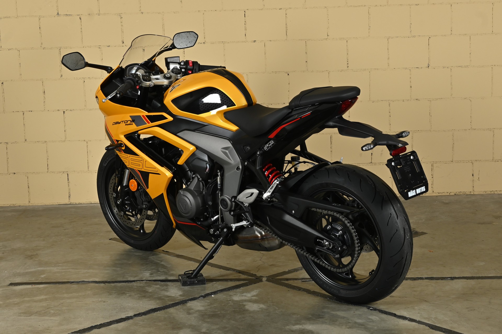 TRIUMPH Daytona 660-image-4