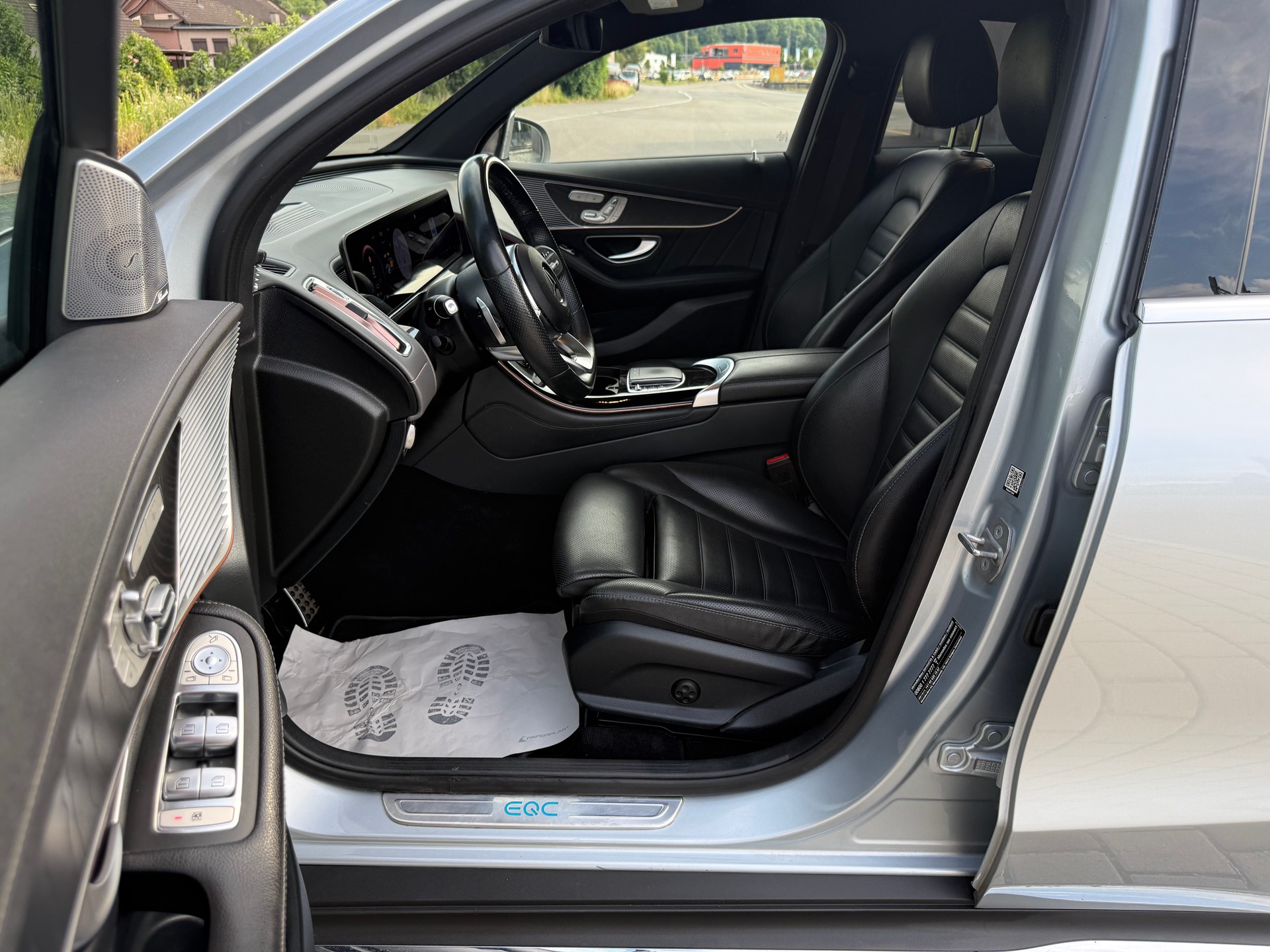 MERCEDES-BENZ EQC 400 AMG Line 4Matic-image-12
