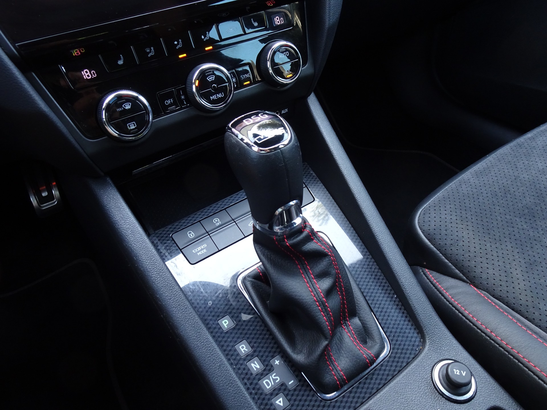 SKODA Octavia Combi 2.0 TSI RS DSG-image-10