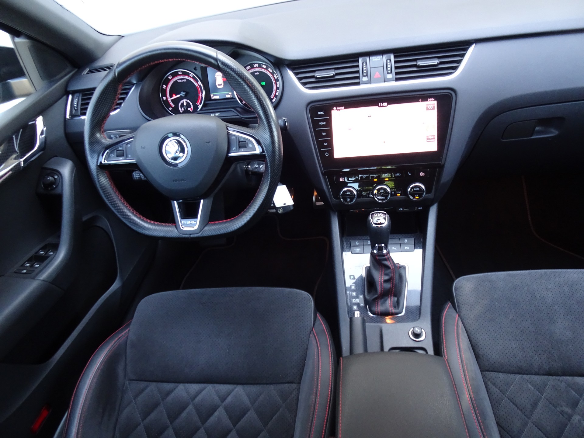SKODA Octavia Combi 2.0 TSI RS DSG-image-8
