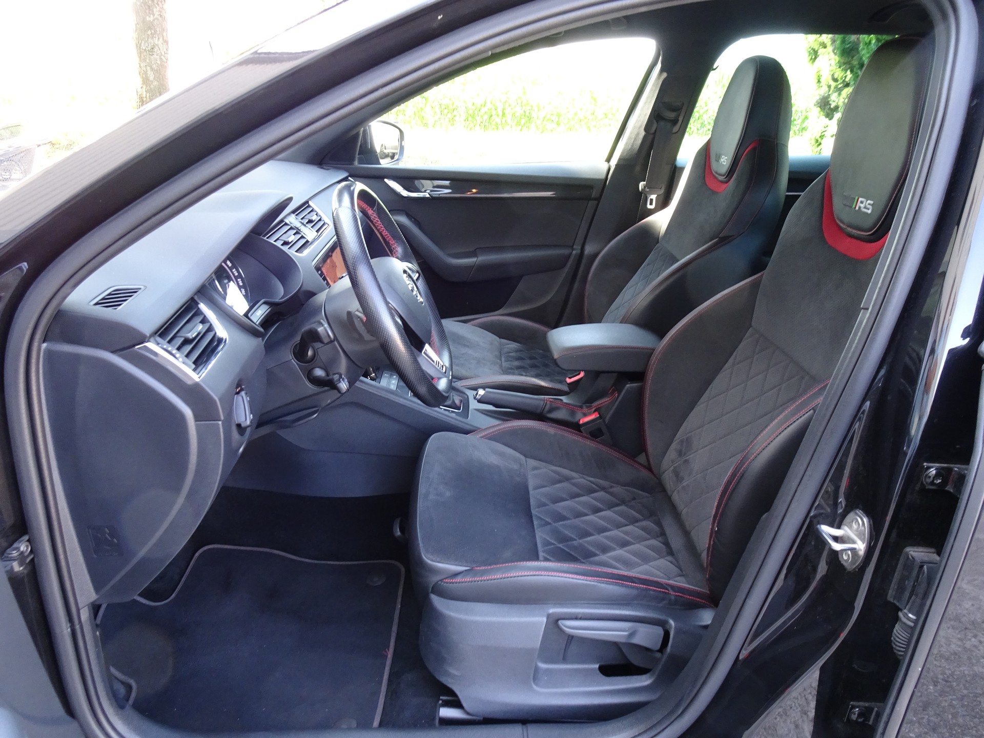 SKODA Octavia Combi 2.0 TSI RS DSG-image-6