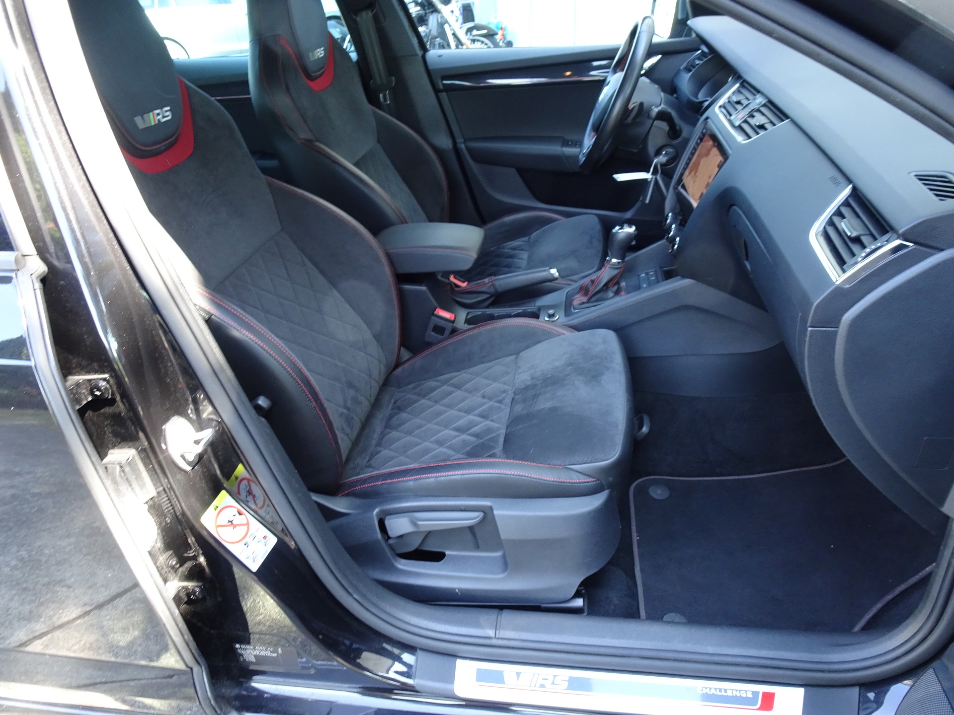 SKODA Octavia Combi 2.0 TSI RS DSG-image-7