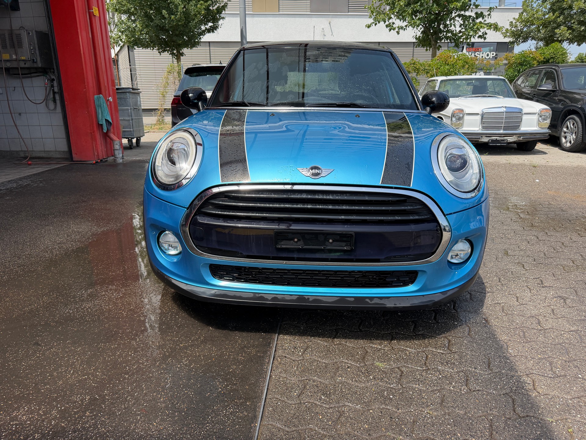 MINI Cooper-showroom-element-2