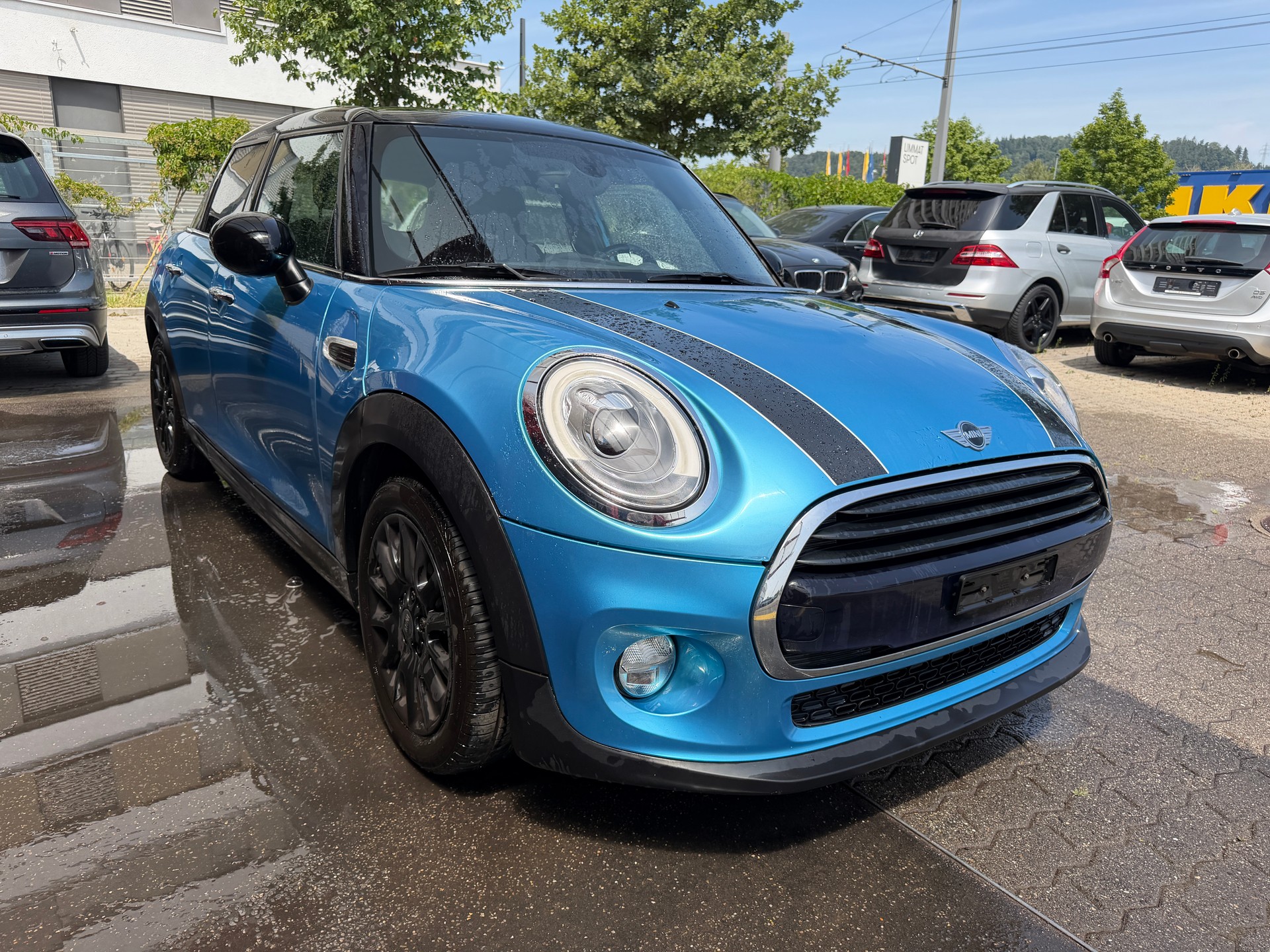 MINI Cooper-showroom-element-1