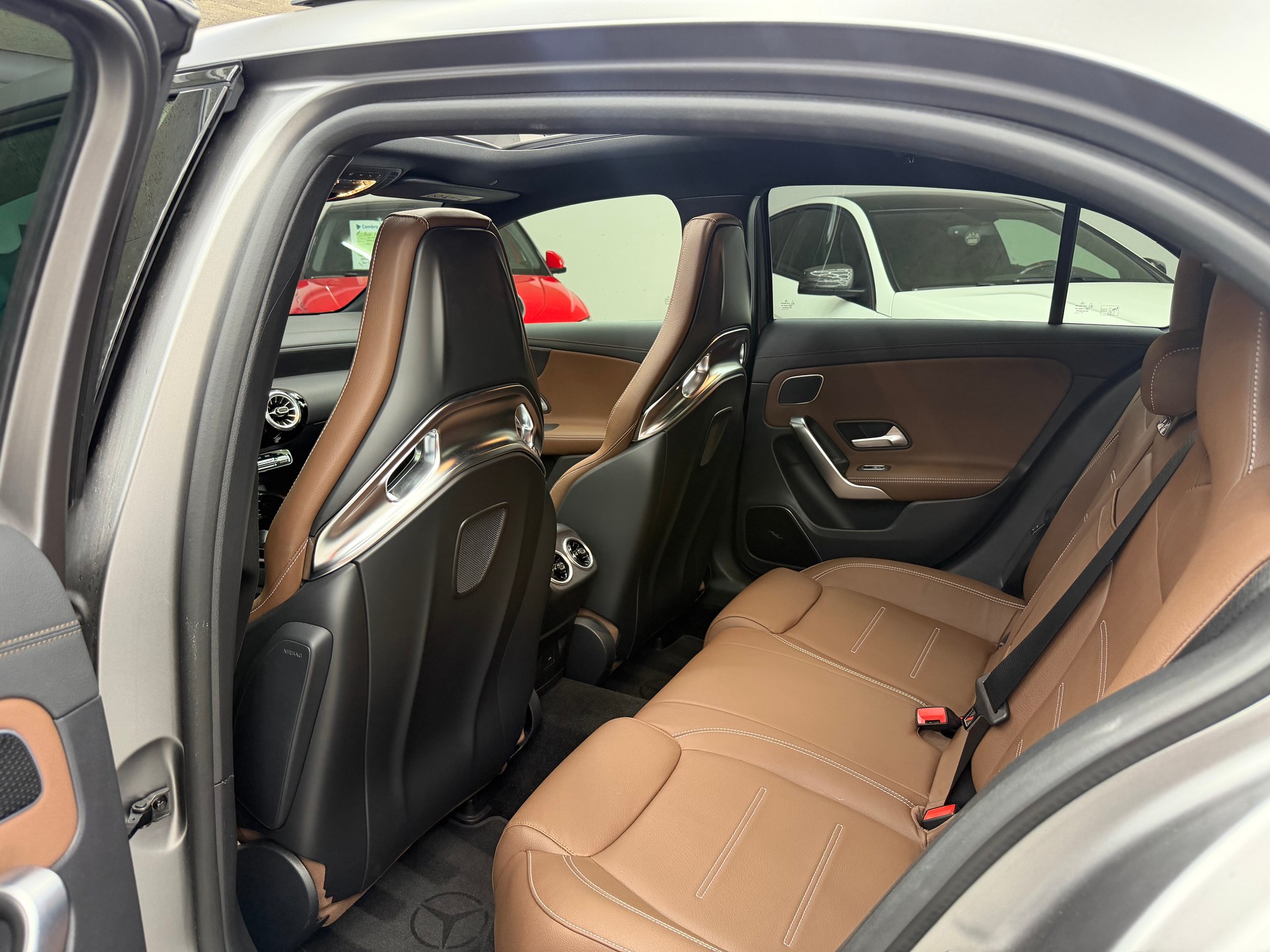 MERCEDES-BENZ A 45 S AMG 4Matic+ Speedshift *19 Silver wheels / aero kit / Designo Magno grey / CH Auto*-image-12