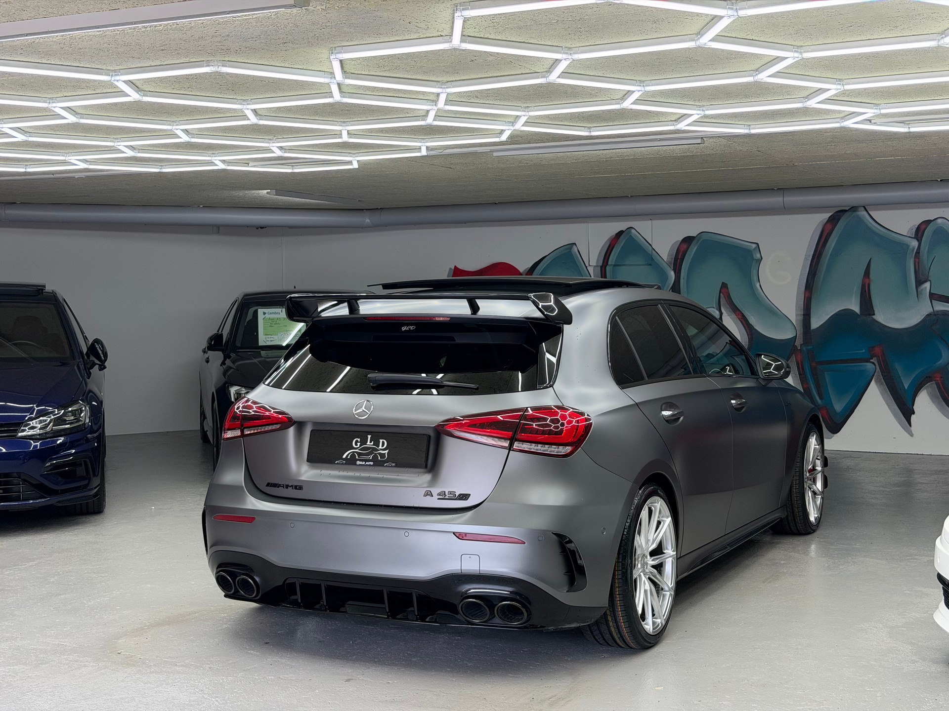 MERCEDES-BENZ A 45 S AMG 4Matic+ Speedshift *19 Silver wheels / aero kit / Designo Magno grey / CH Auto*-image-5