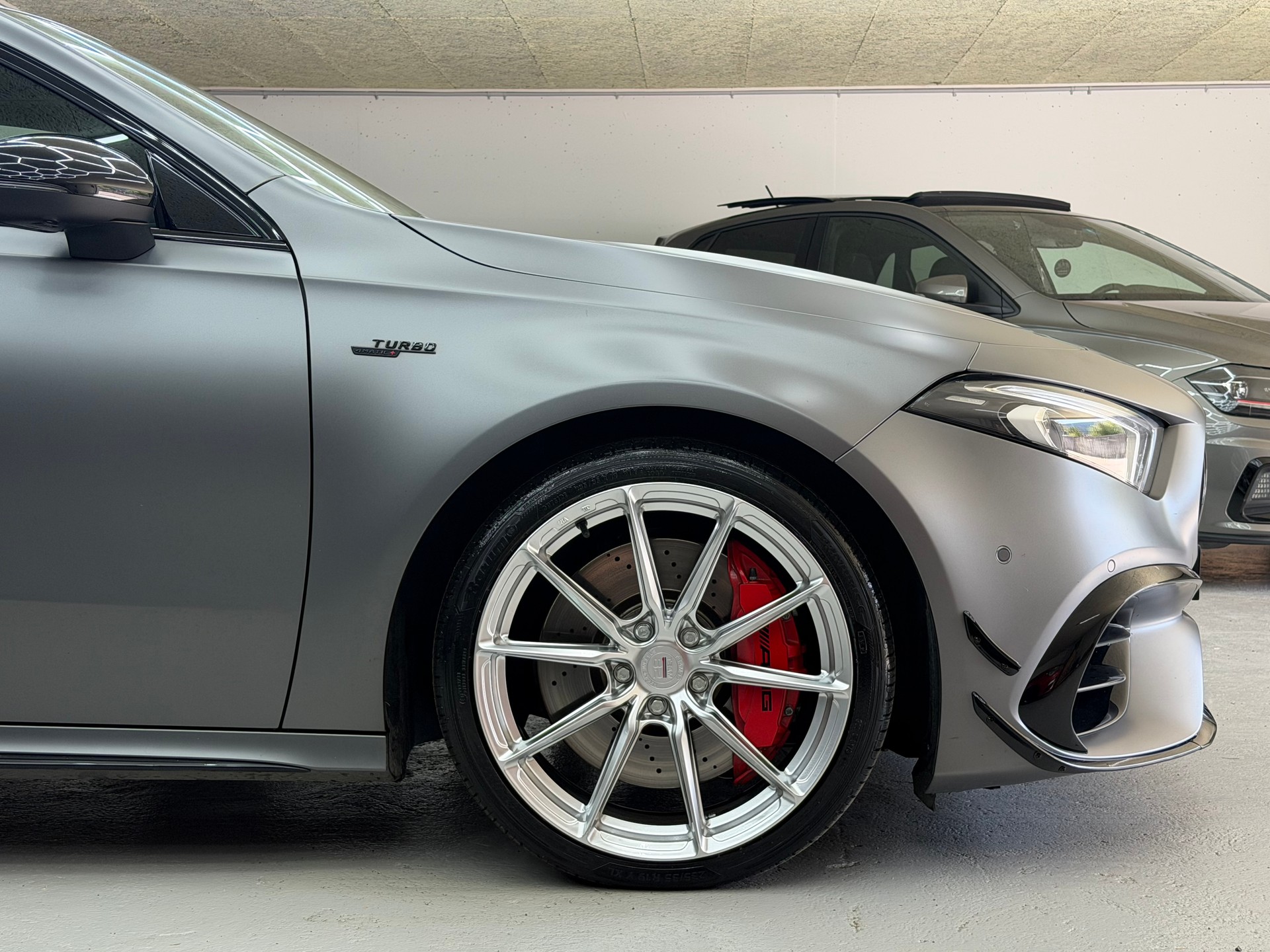 MERCEDES-BENZ A 45 S AMG 4Matic+ Speedshift *19 Silver wheels / aero kit / Designo Magno grey / CH Auto*-image-3