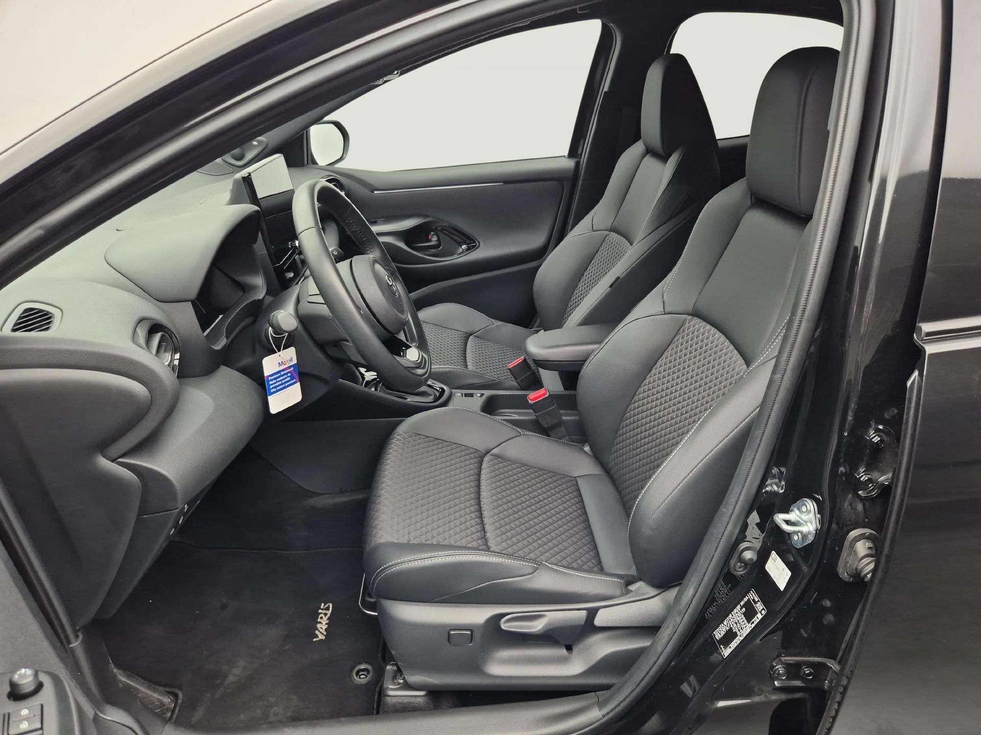 TOYOTA Yaris 1.5 VVT-i HSD Premium-showroom-element-2