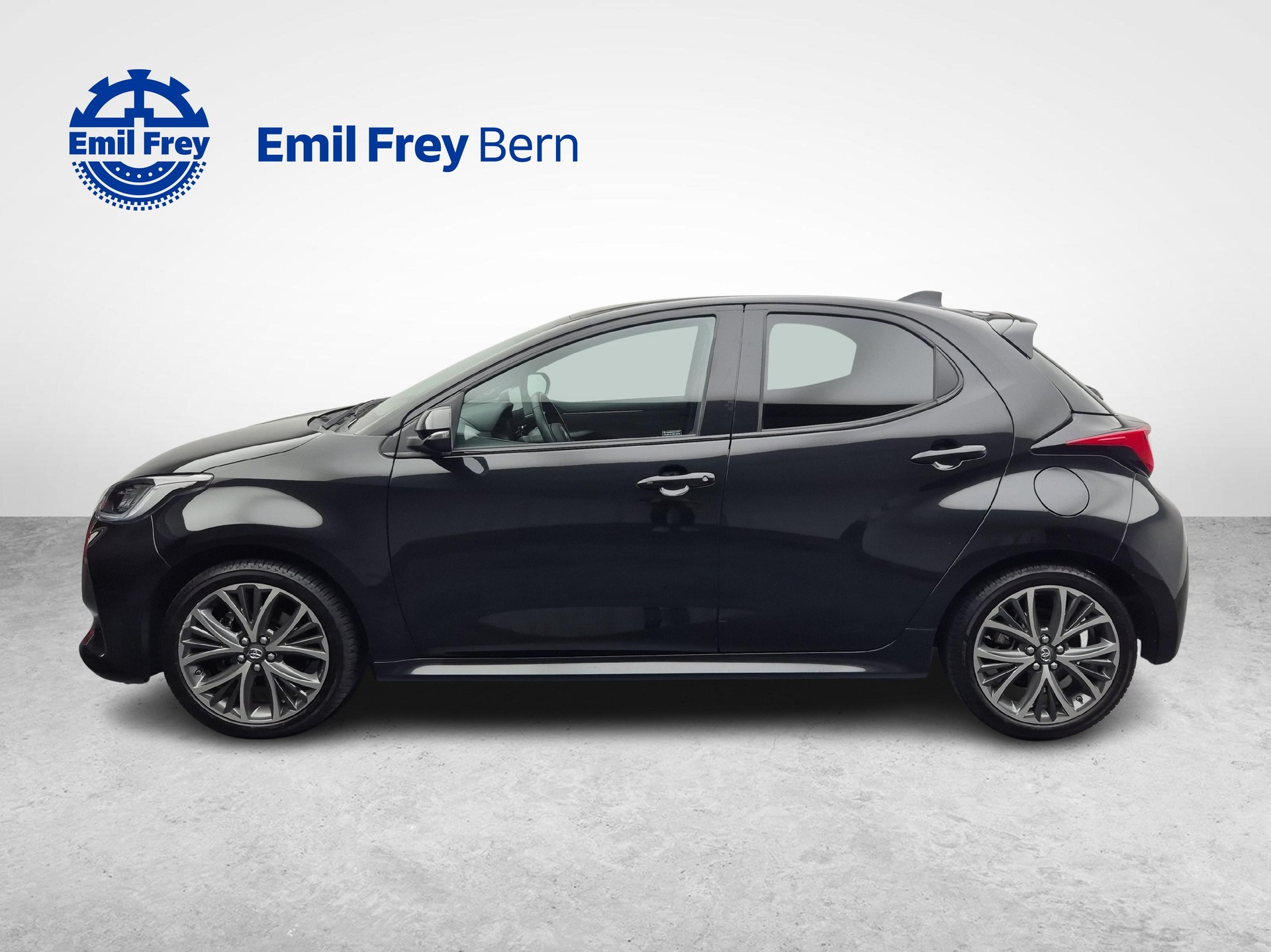 TOYOTA Yaris 1.5 VVT-i HSD Premium-showroom-element-1