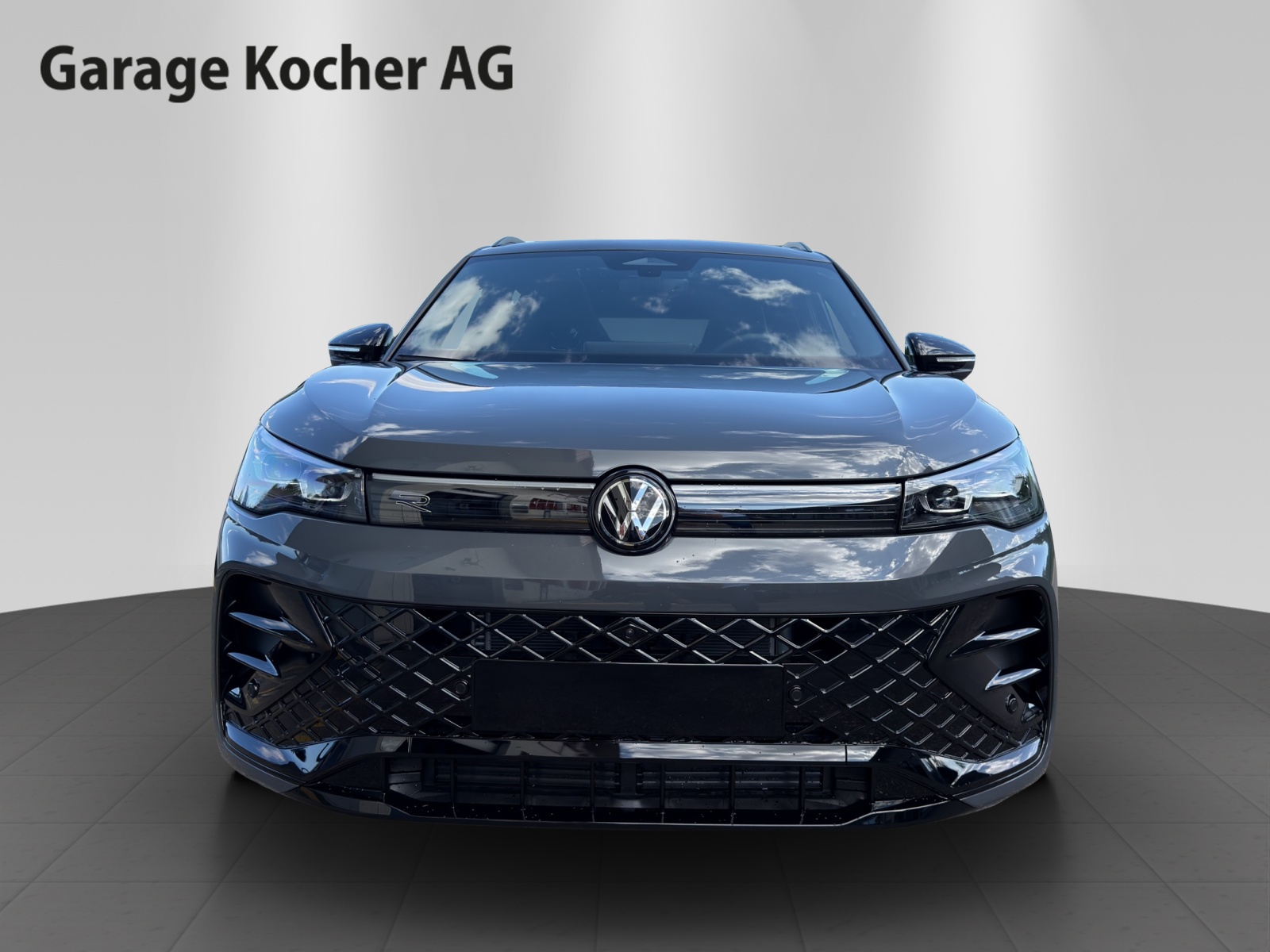 VW Tiguan 2.0 TSI DSG R-Line Plus 4Motion-showroom-element-1