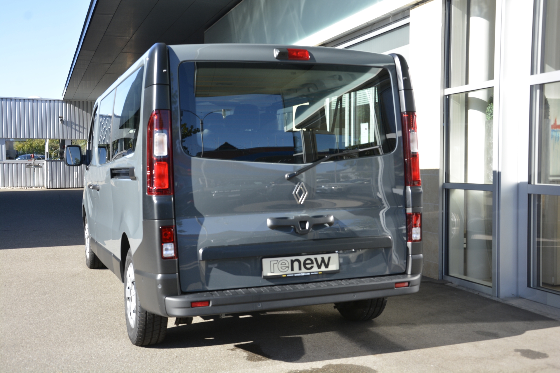 RENAULT Trafic Grand Passenger 2.0 dCi Blue 150 evolution-image-4