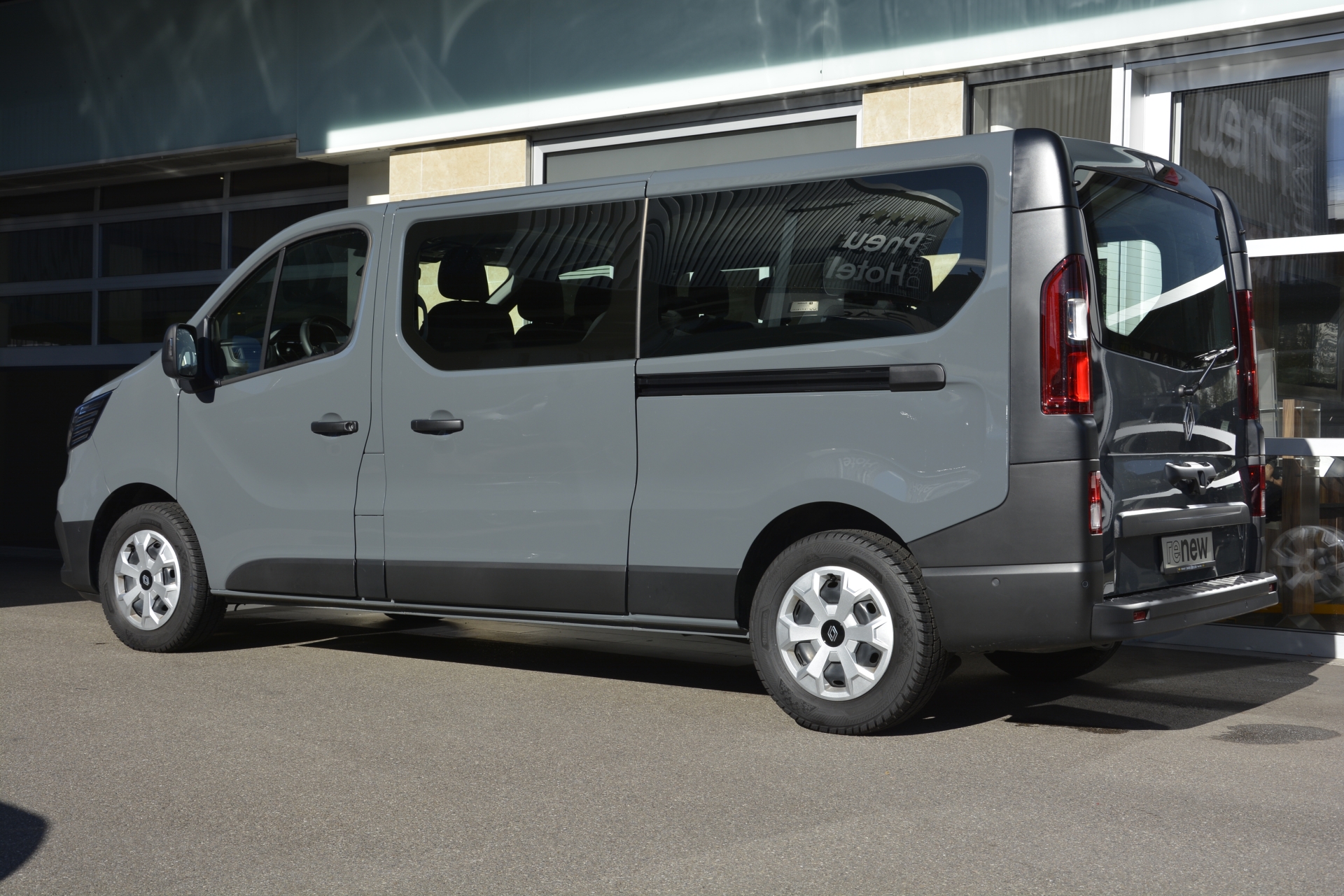 RENAULT Trafic Grand Passenger 2.0 dCi Blue 150 evolution-image-3
