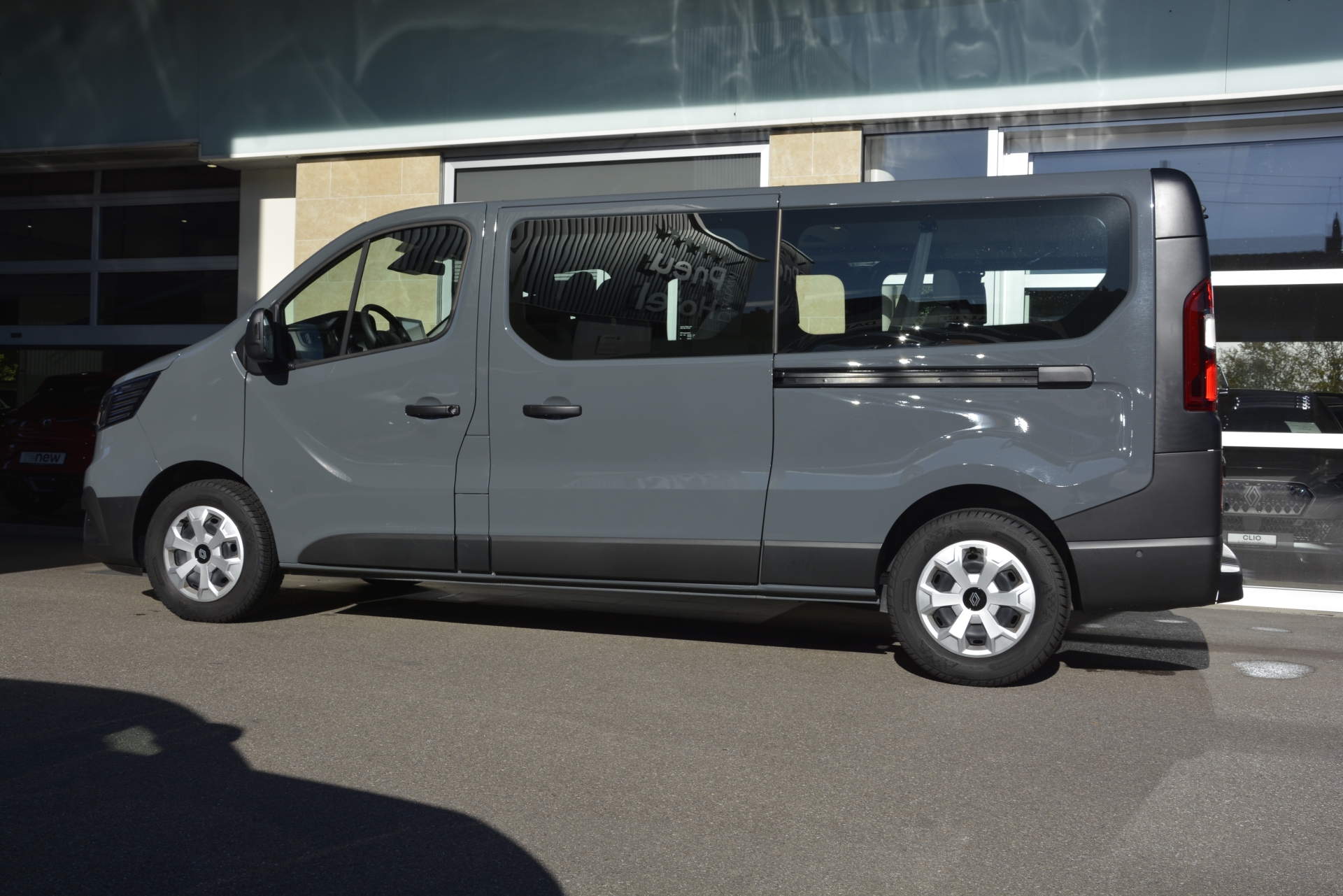 RENAULT Trafic Grand Passenger 2.0 dCi Blue 150 evolution-image-2