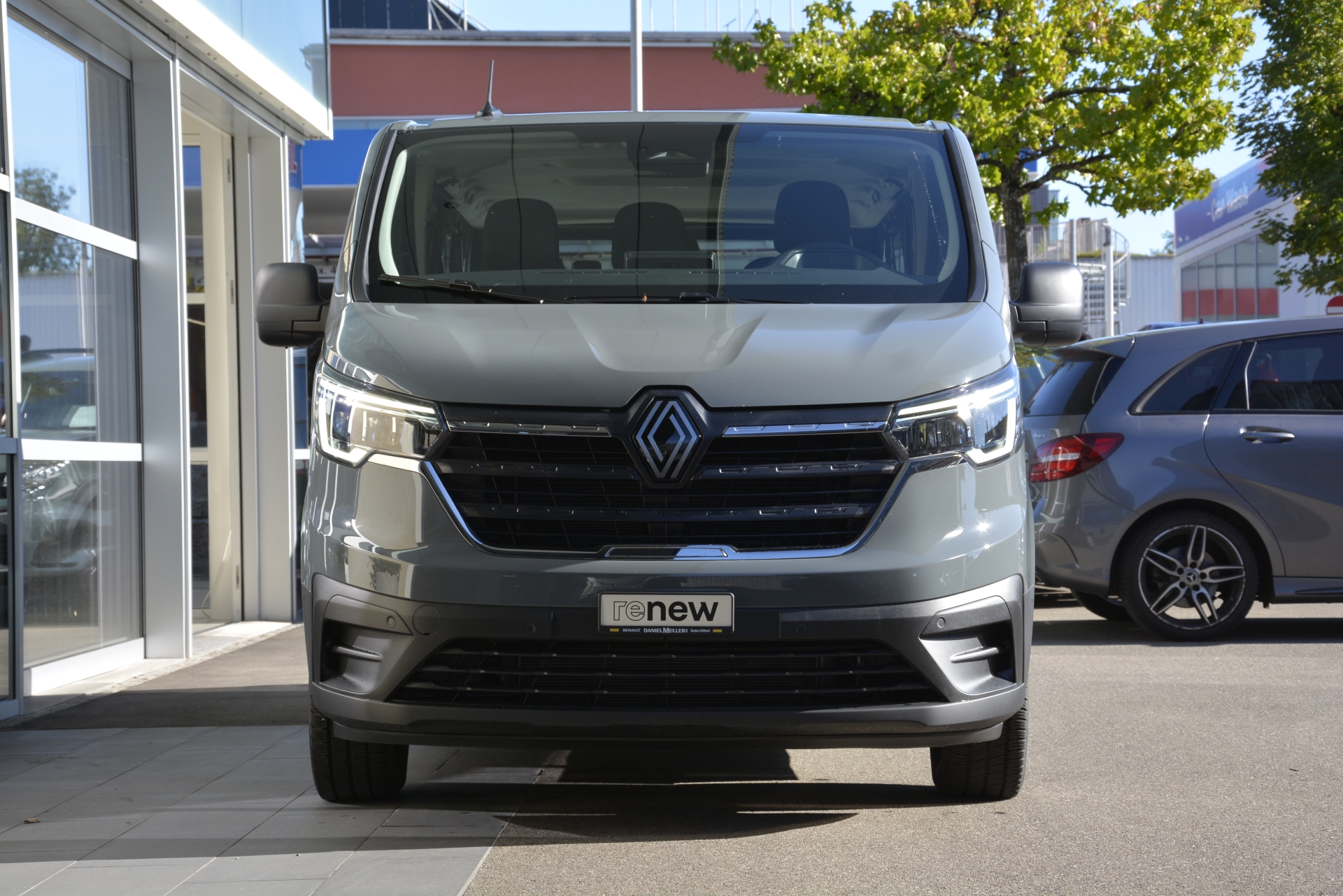 RENAULT Trafic Grand Passenger 2.0 dCi Blue 150 evolution-image-1
