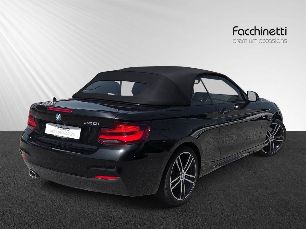 BMW 220i Steptronic M Sport-showroom-element-3