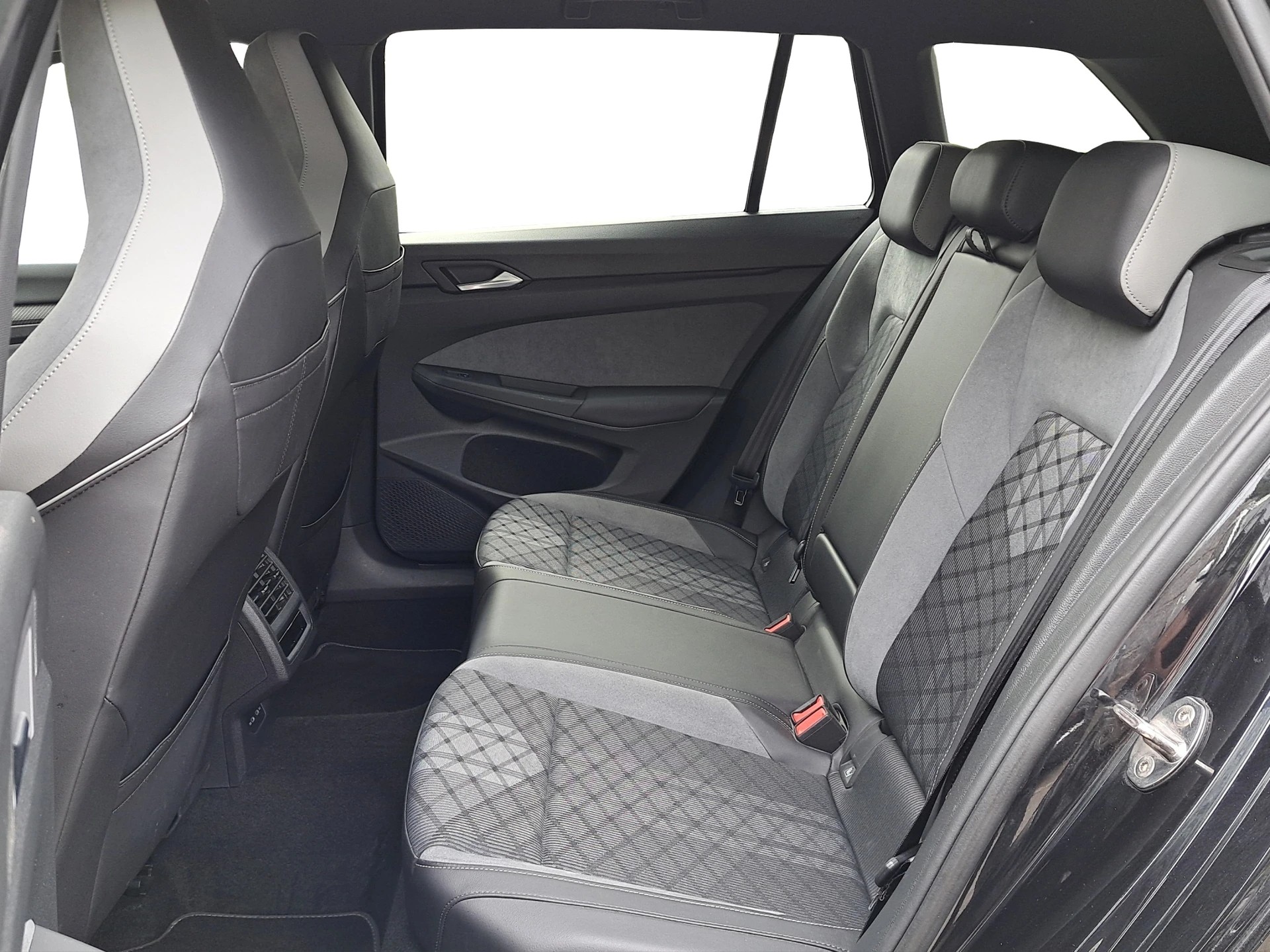 VW Golf Variant 1.5 TSI R-Line *Anhängerkupplung*-image-11