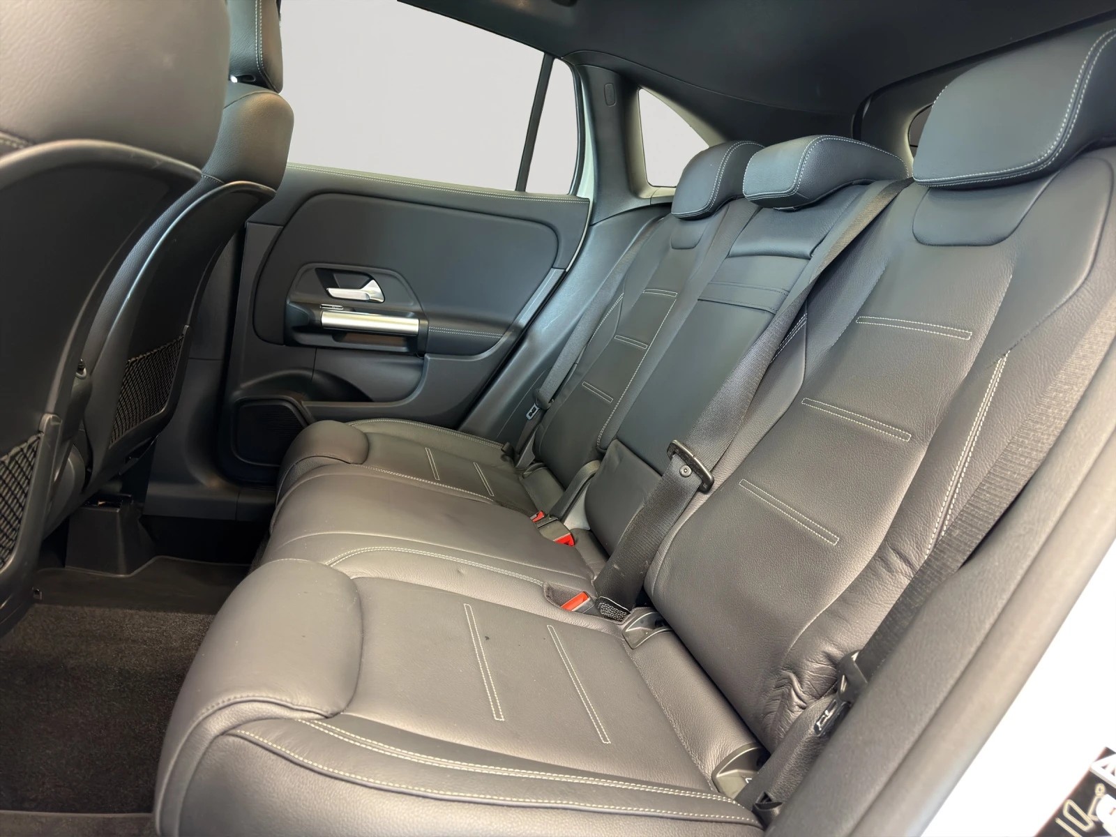 MERCEDES-BENZ GLA 250e AMG Line 8G-DCT-image-10