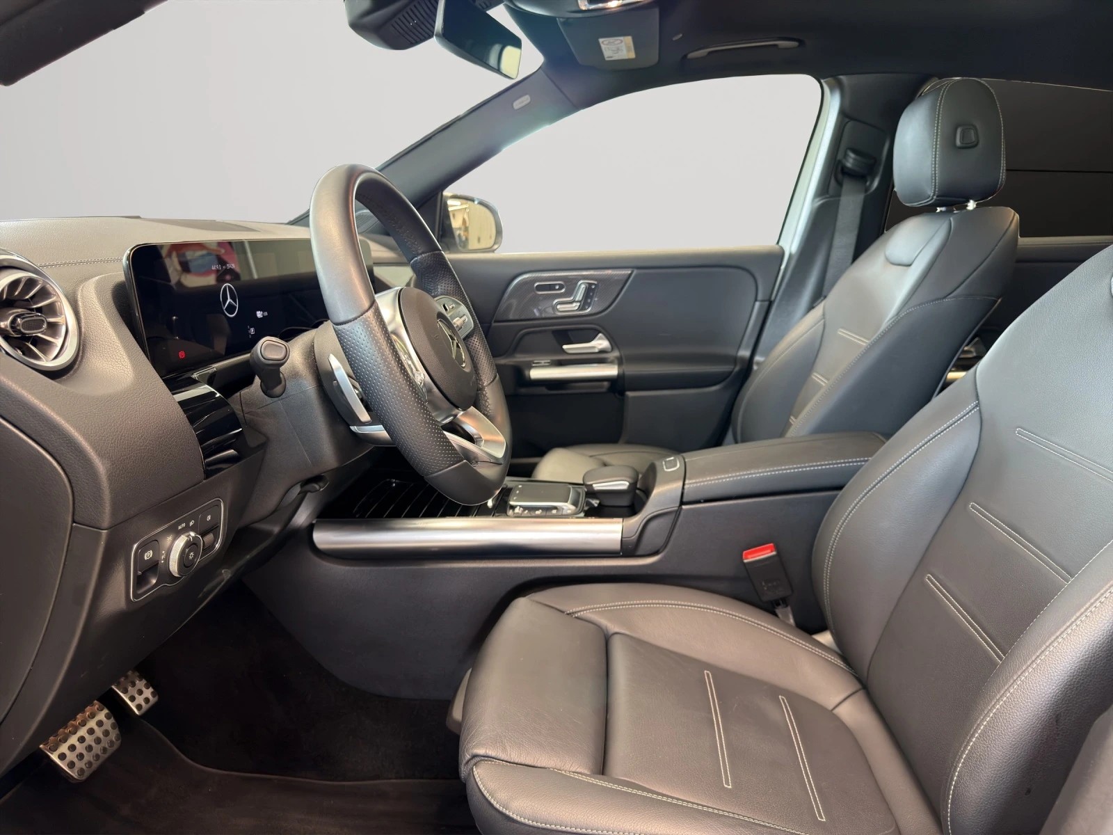 MERCEDES-BENZ GLA 250e AMG Line 8G-DCT-image-12