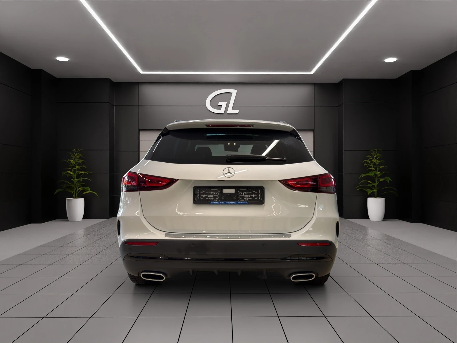 MERCEDES-BENZ GLA 250e AMG Line 8G-DCT-showroom-element-3