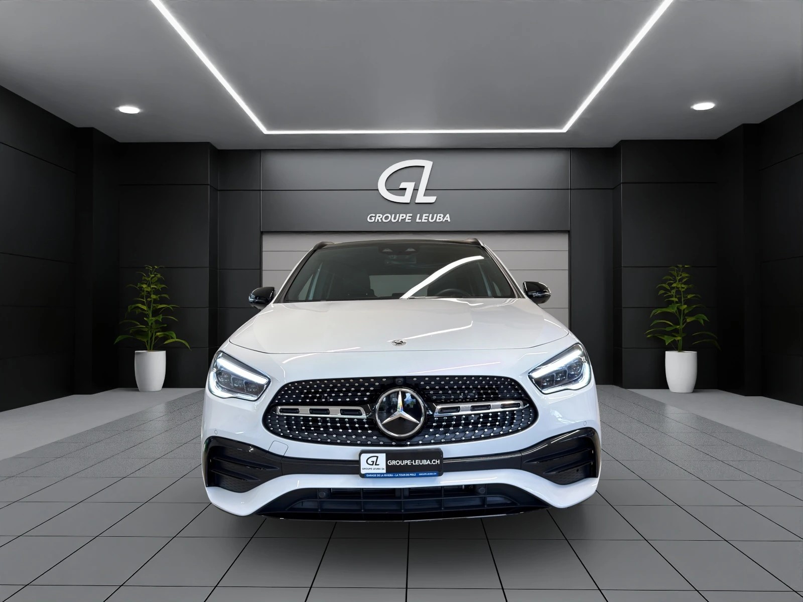 MERCEDES-BENZ GLA 250e AMG Line 8G-DCT-showroom-element-1