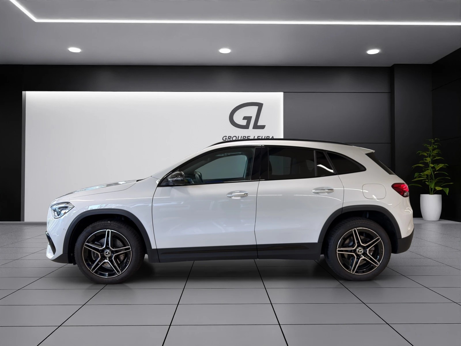 MERCEDES-BENZ GLA 250e AMG Line 8G-DCT-showroom-element-2