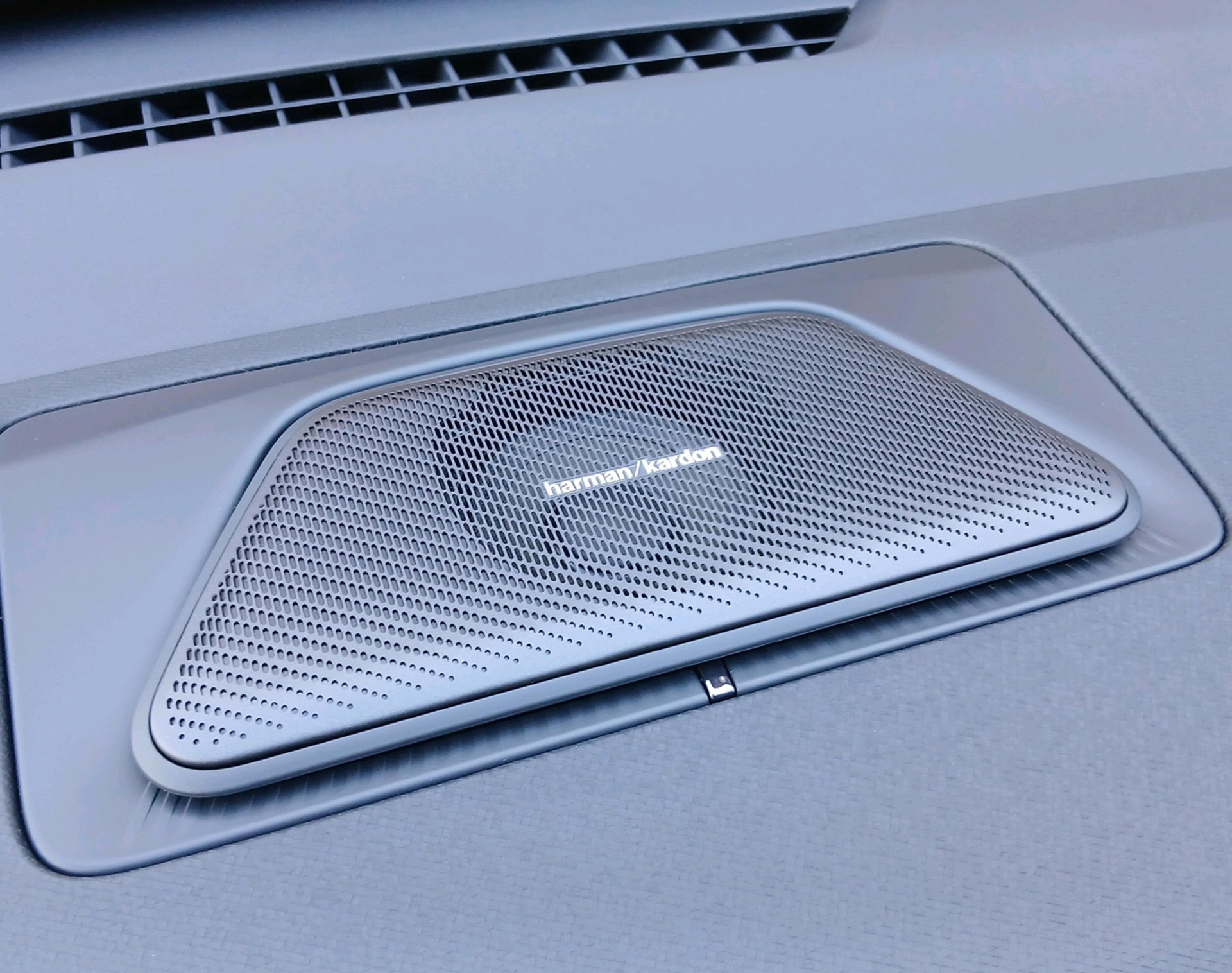 LYNK & CO 02-image-15