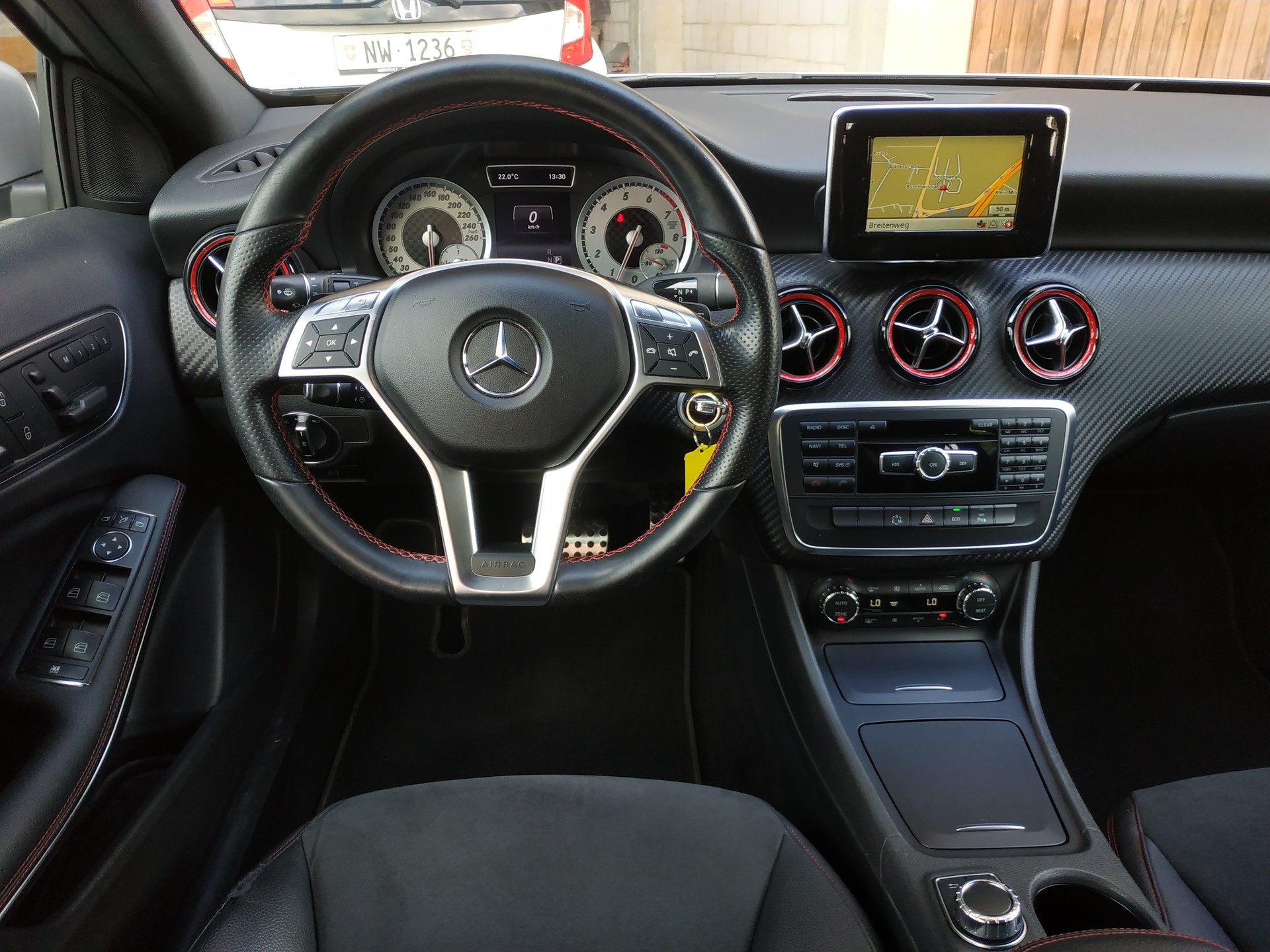 MERCEDES-BENZ A 250 Sport 7G-DCT AMG Line-image-9