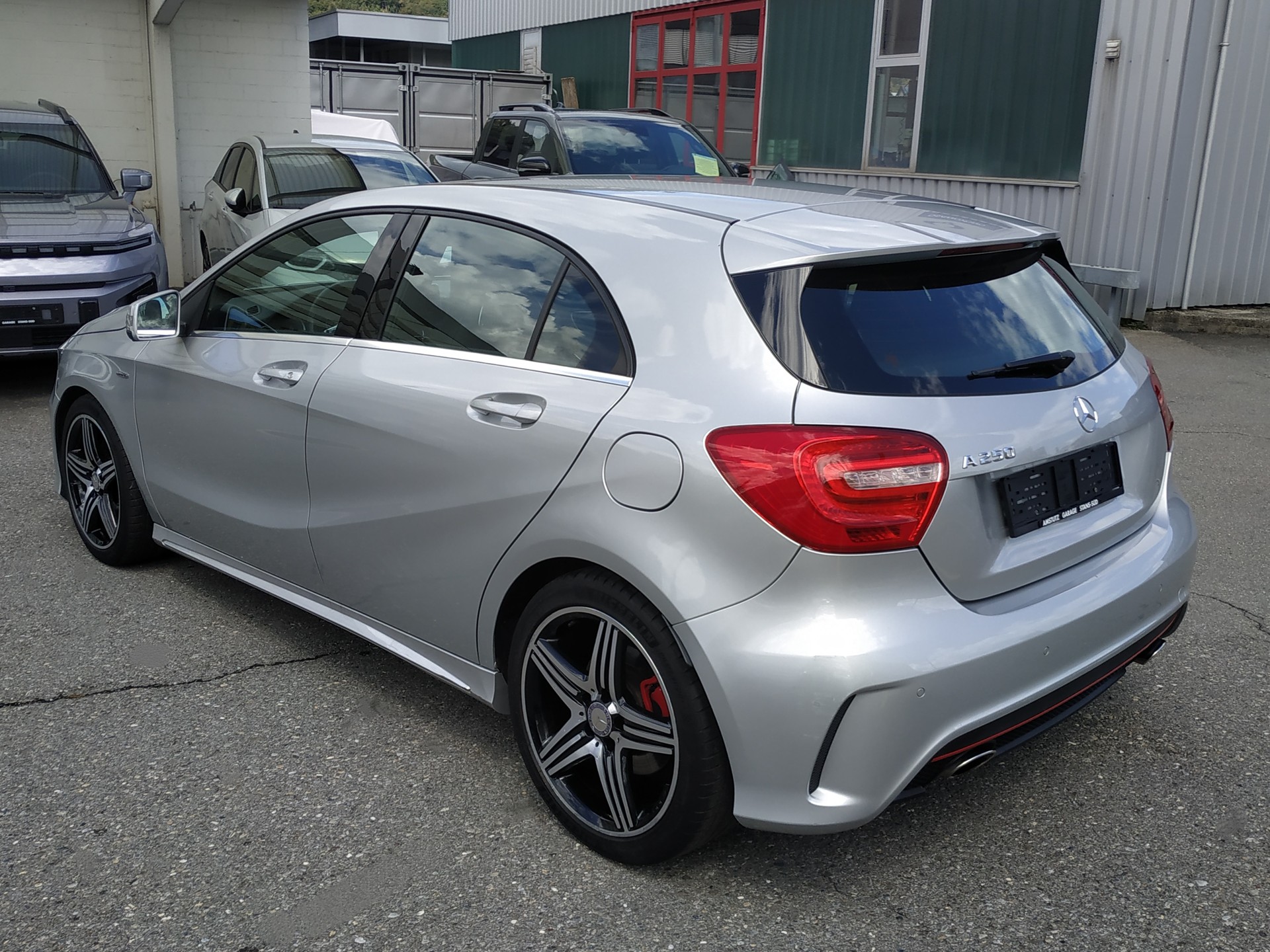 MERCEDES-BENZ A 250 Sport 7G-DCT AMG Line-showroom-element-3