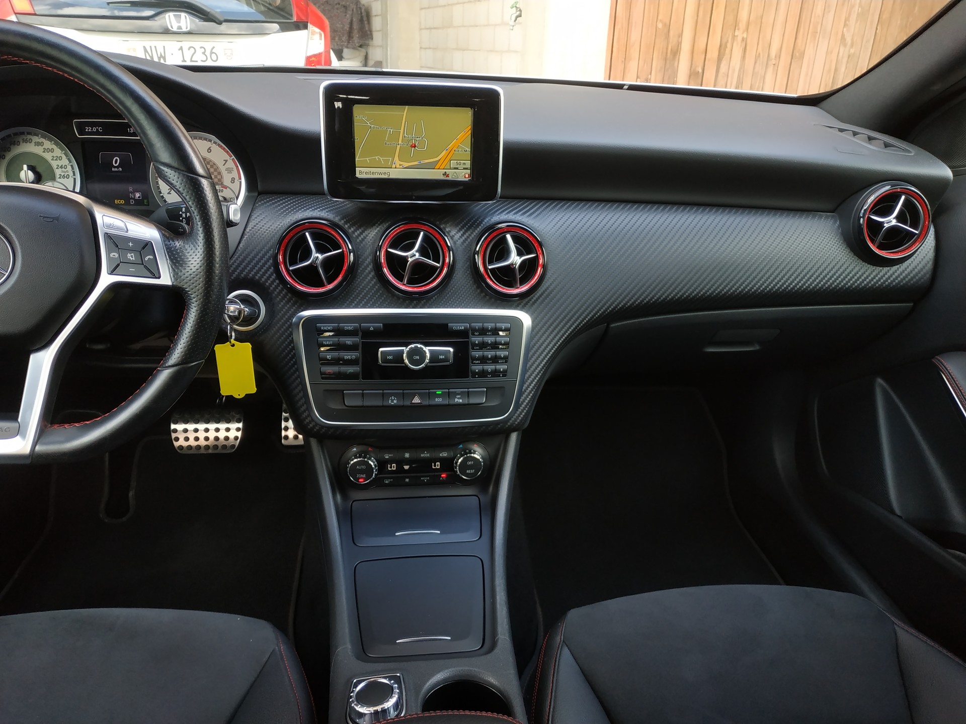 MERCEDES-BENZ A 250 Sport 7G-DCT AMG Line-image-11