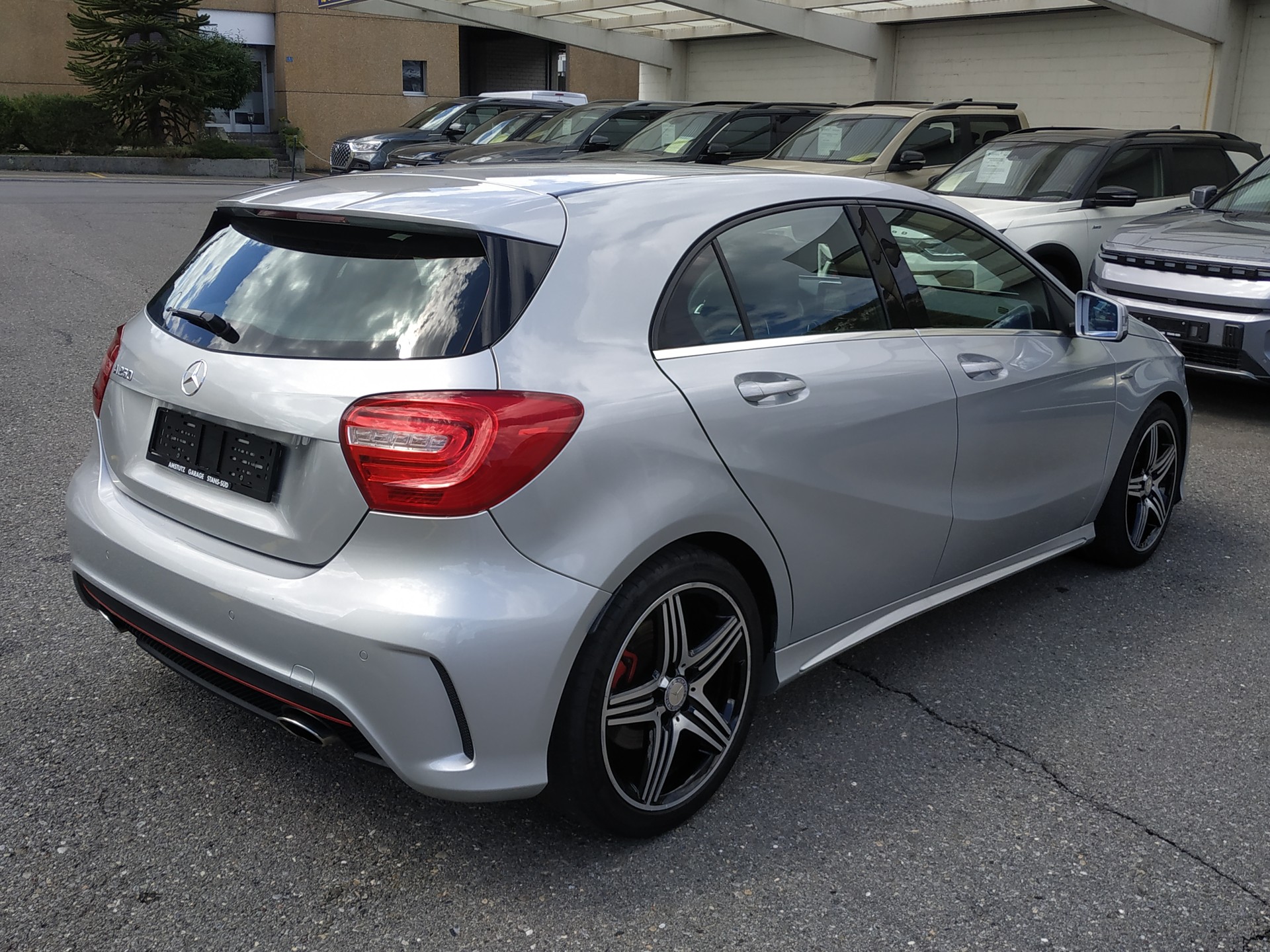 MERCEDES-BENZ A 250 Sport 7G-DCT AMG Line-image-5